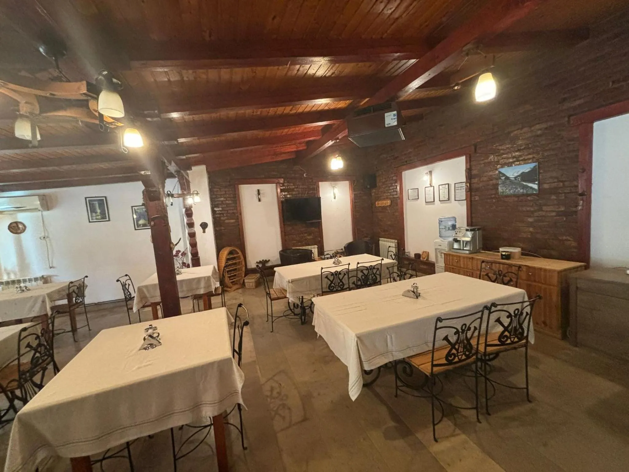 Restaurant/places to eat in Vila Daddy