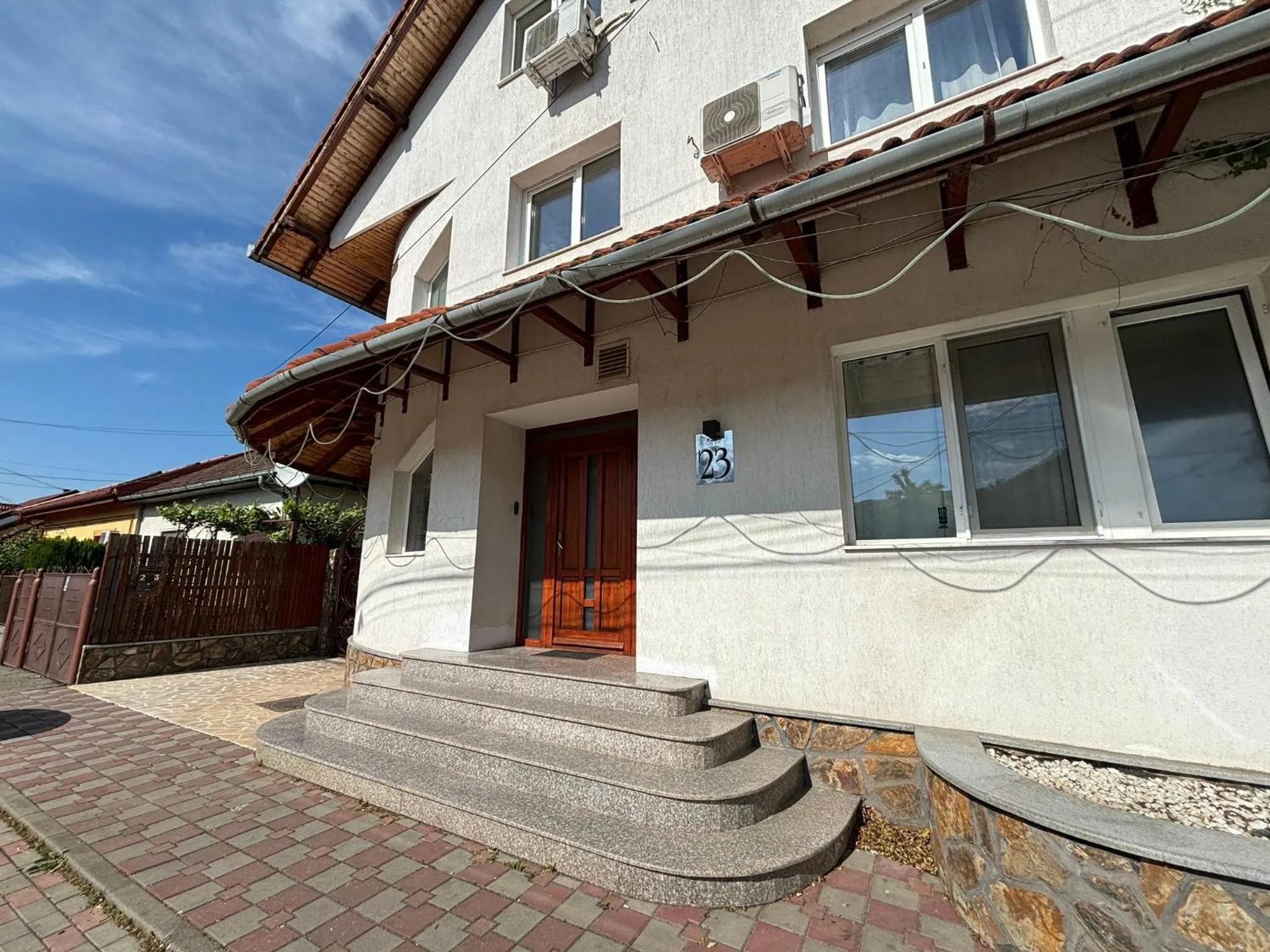 Property building in Vila Daddy