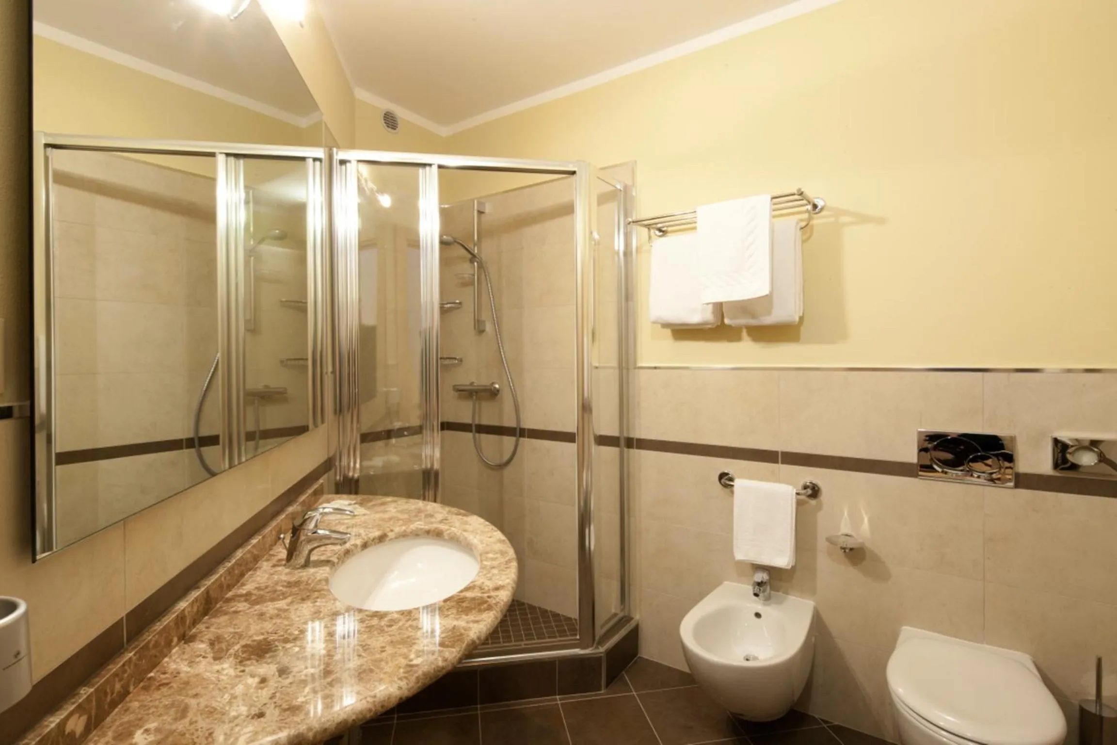Bathroom in Hotel Portavescovo