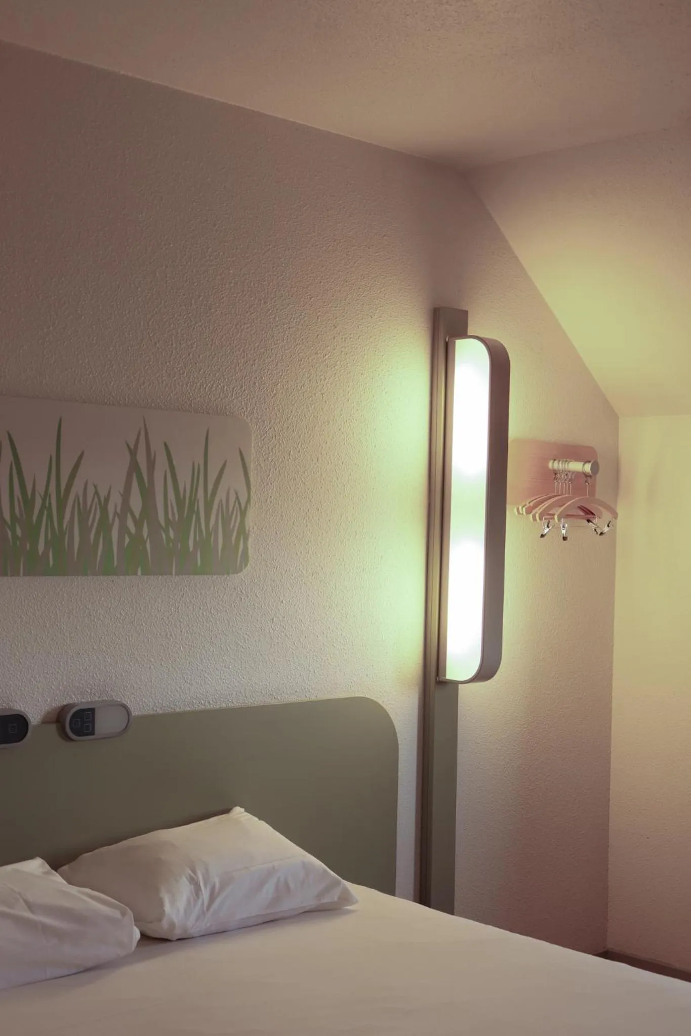 Bed in ibis budget Lorient Hennebont