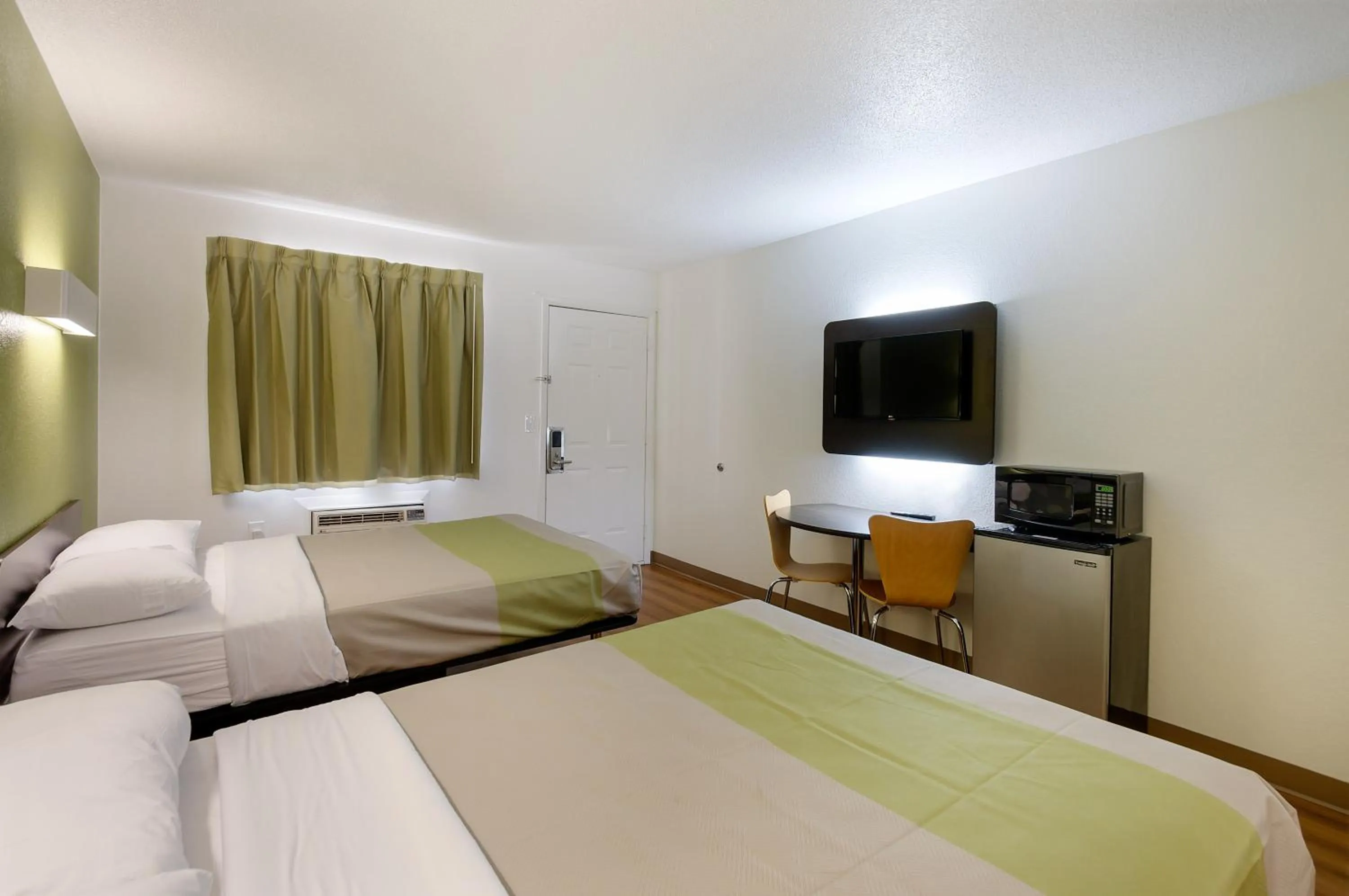 Bedroom, Bed in Motel 6-Charles Town, WV