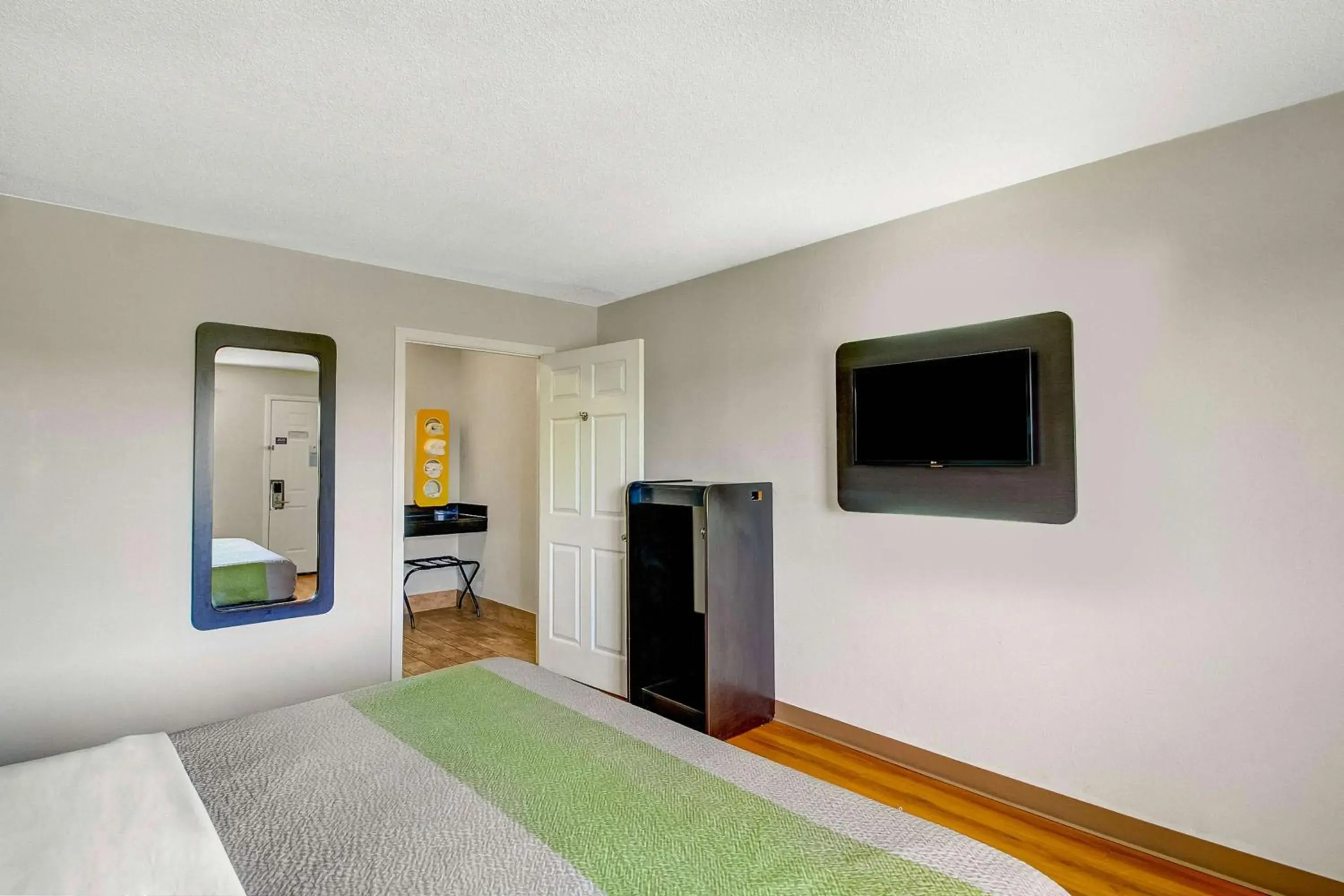 Photo of the whole room, Bed in Motel 6-Charles Town, WV Photo of the whole room, Bed in Motel 6-Charles Town, WV