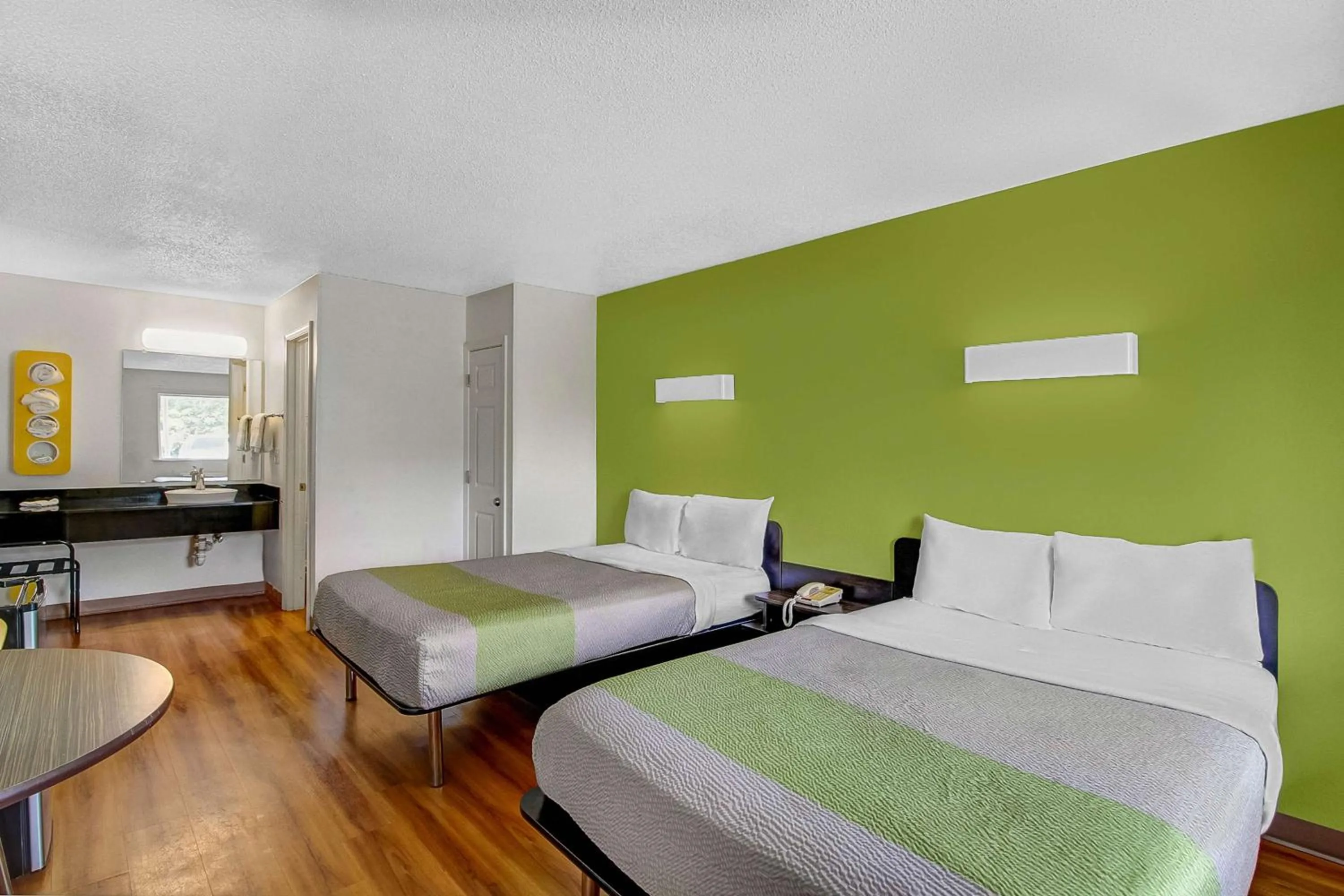 Photo of the whole room, Bed in Motel 6-Charles Town, WV