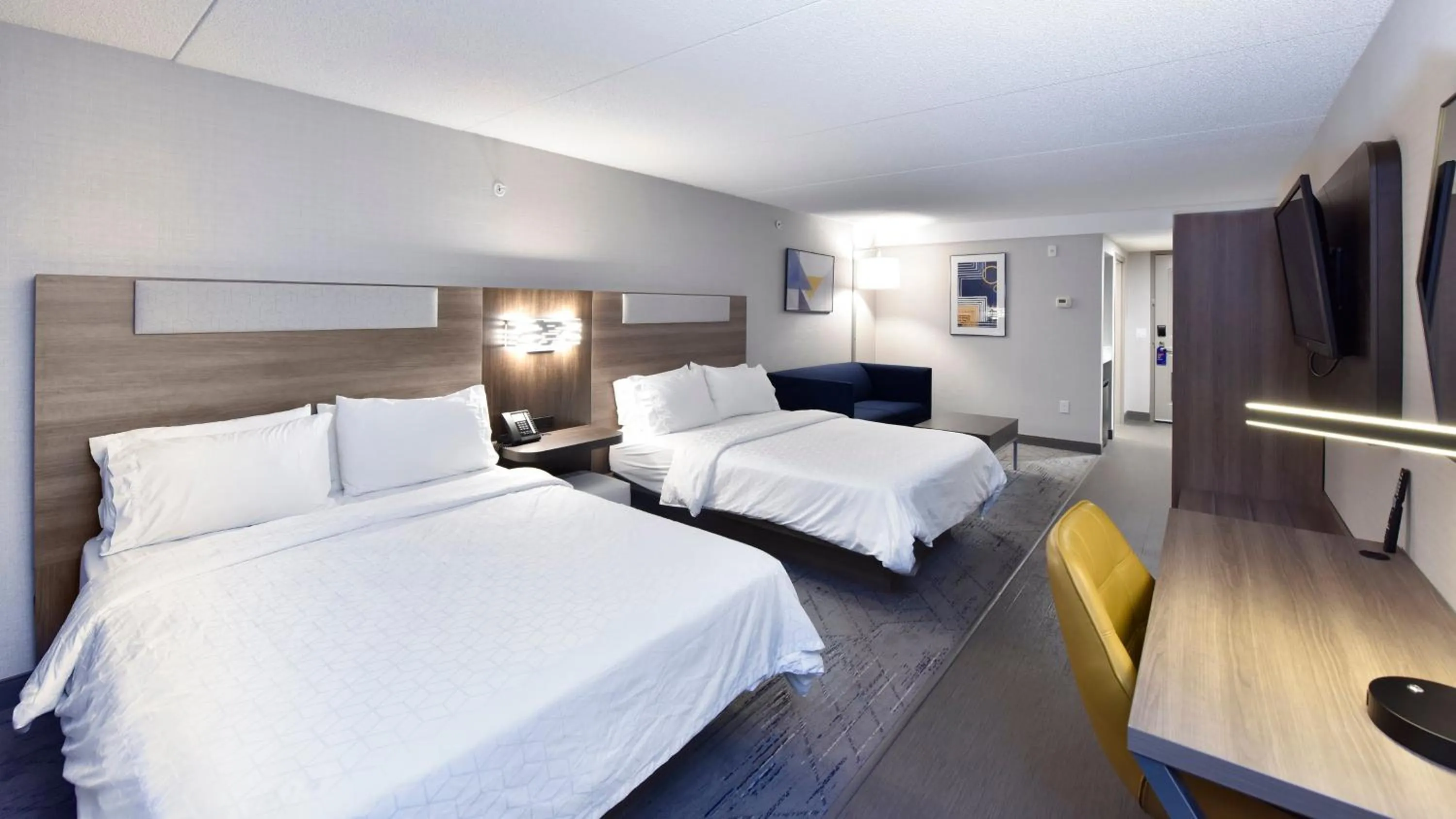 Photo of the whole room, Bed in Holiday Inn Express Hotel & Suites Waterloo - St. Jacobs Area, an IHG Hotel