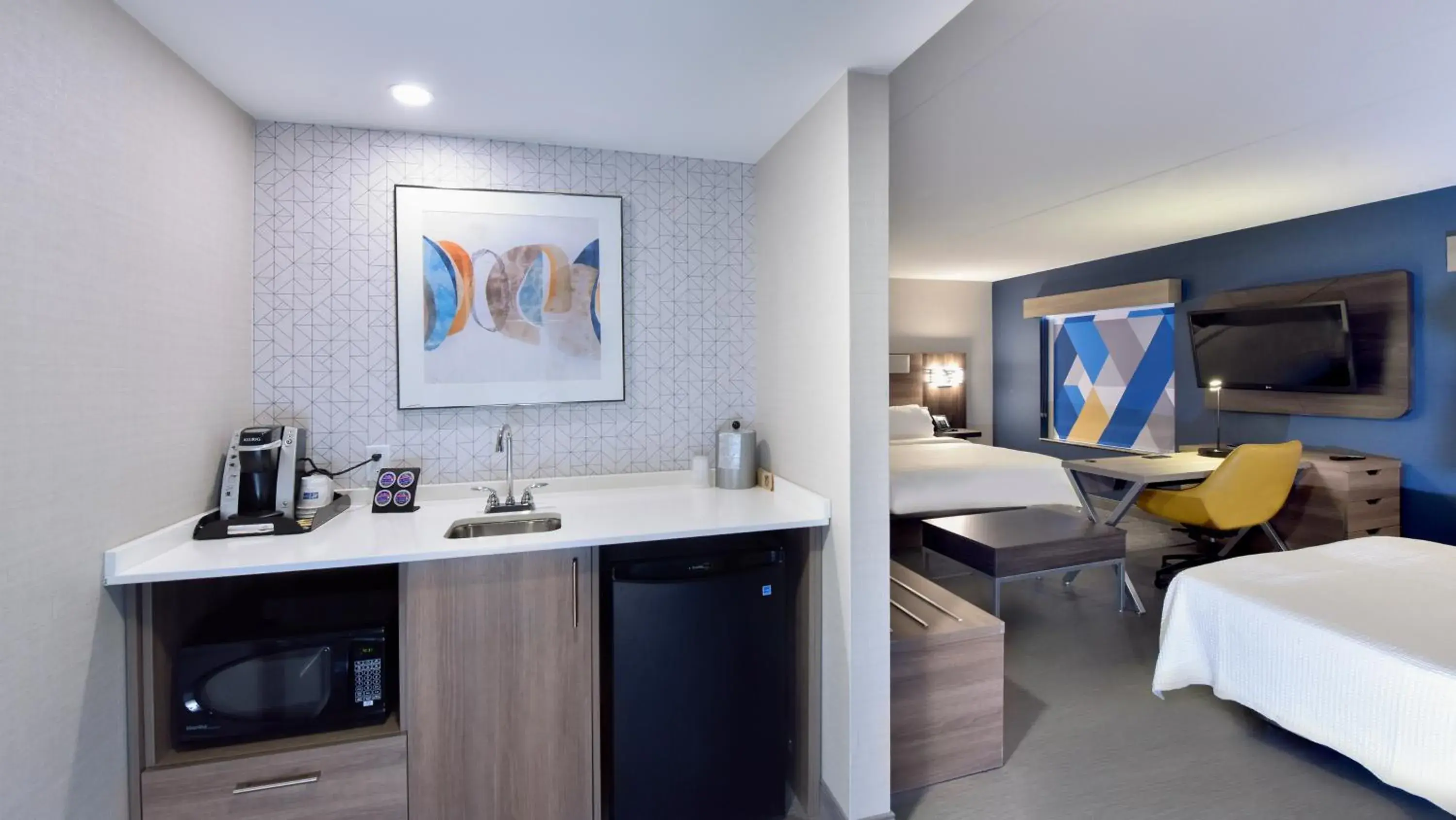 Bedroom, Bed in Holiday Inn Express Hotel & Suites Waterloo - St. Jacobs Area, an IHG Hotel Bedroom, Bed in Holiday Inn Express Hotel & Suites Waterloo - St. Jacobs Area, an IHG Hotel