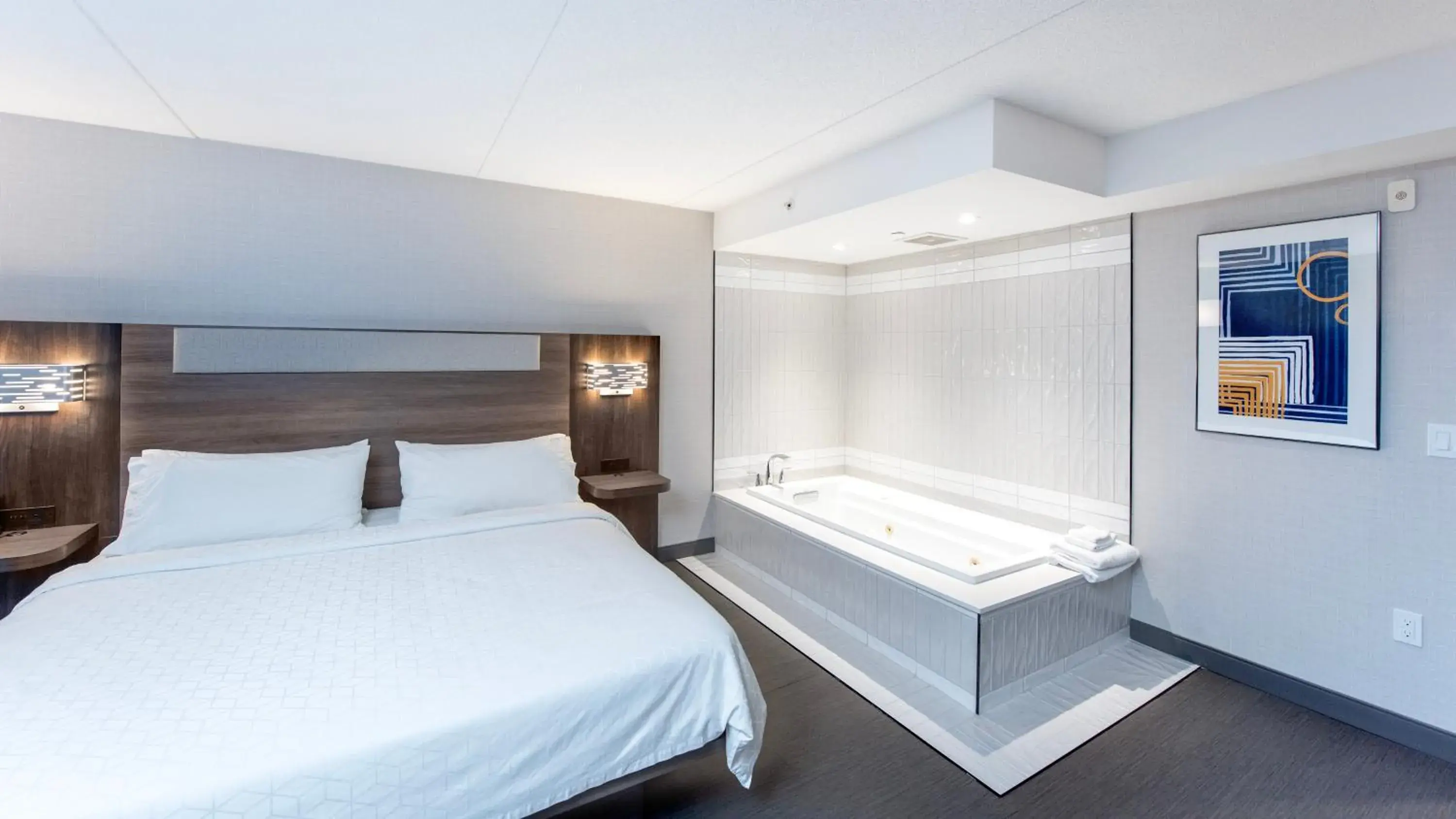 Hot Tub, Bed in Holiday Inn Express Hotel & Suites Waterloo - St. Jacobs Area, an IHG Hotel Hot Tub, Bed in Holiday Inn Express Hotel & Suites Waterloo - St. Jacobs Area, an IHG Hotel