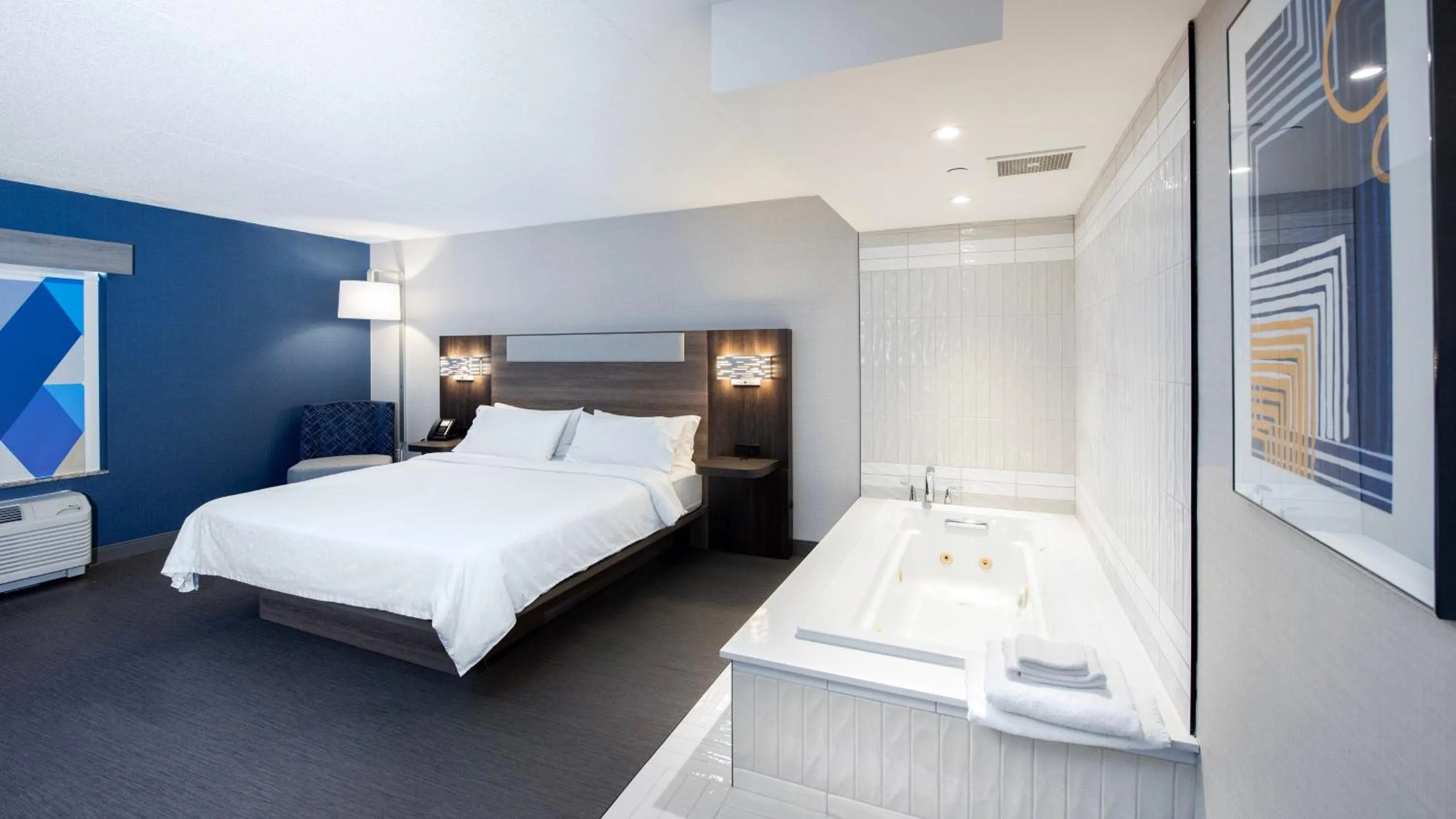 Photo of the whole room, Bed in Holiday Inn Express Hotel & Suites Waterloo - St. Jacobs Area, an IHG Hotel