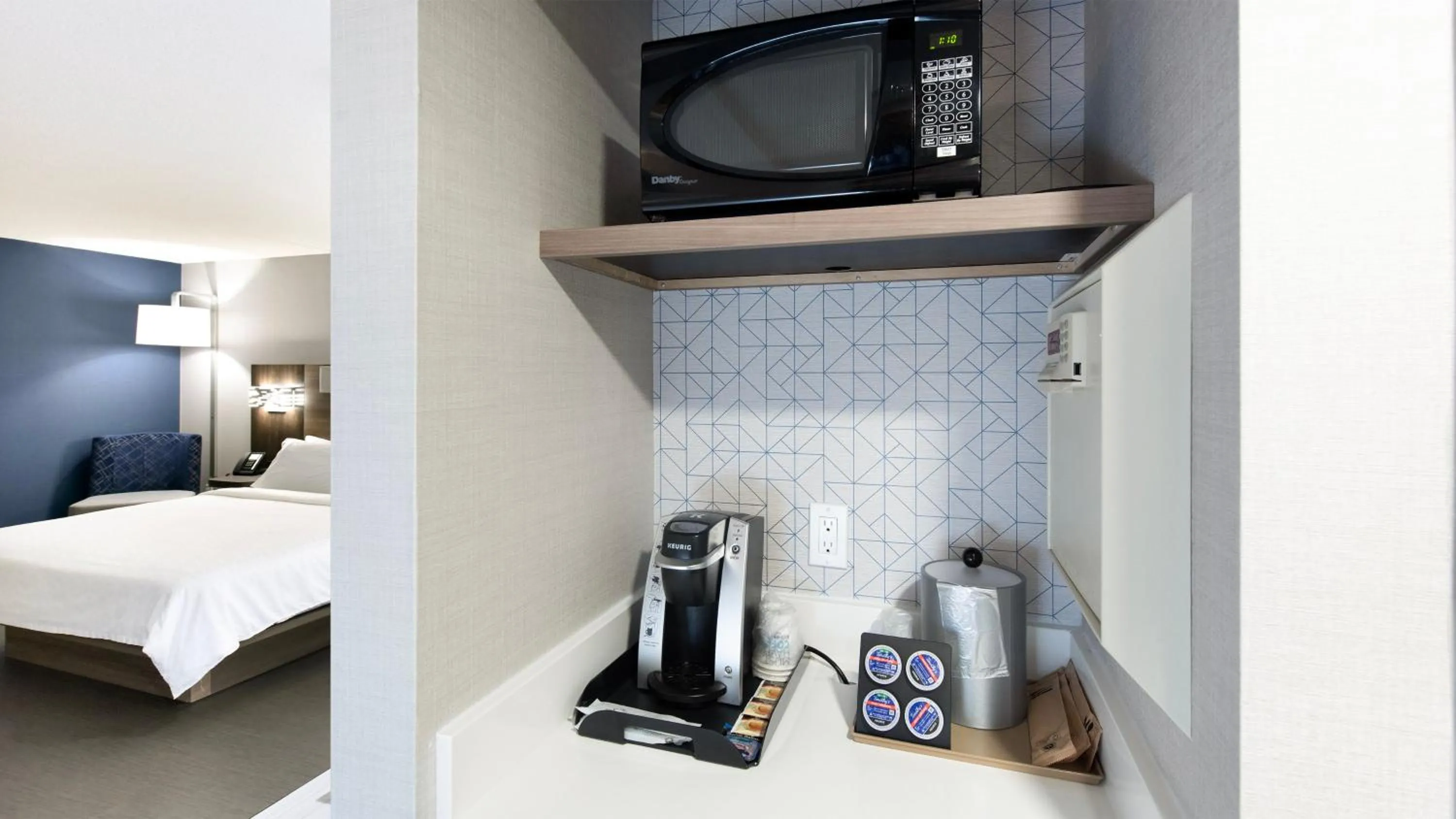 Photo of the whole room, Bed in Holiday Inn Express Hotel & Suites Waterloo - St. Jacobs Area, an IHG Hotel