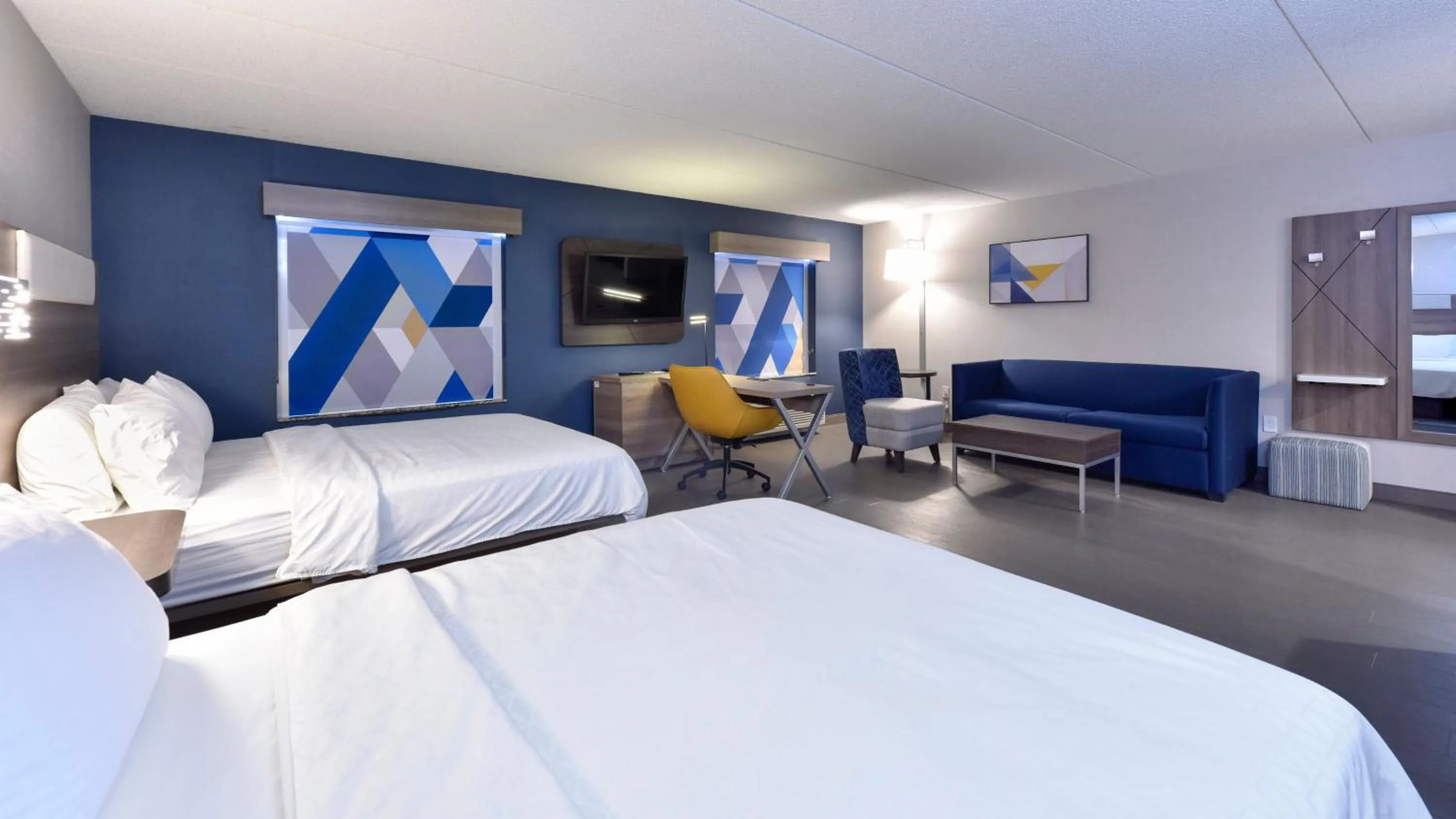 Photo of the whole room, Bed in Holiday Inn Express Hotel & Suites Waterloo - St. Jacobs Area, an IHG Hotel