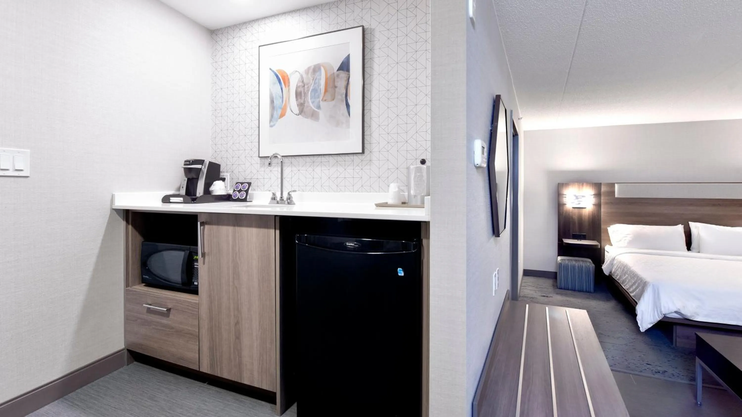 Photo of the whole room, Bed in Holiday Inn Express Hotel & Suites Waterloo - St. Jacobs Area, an IHG Hotel