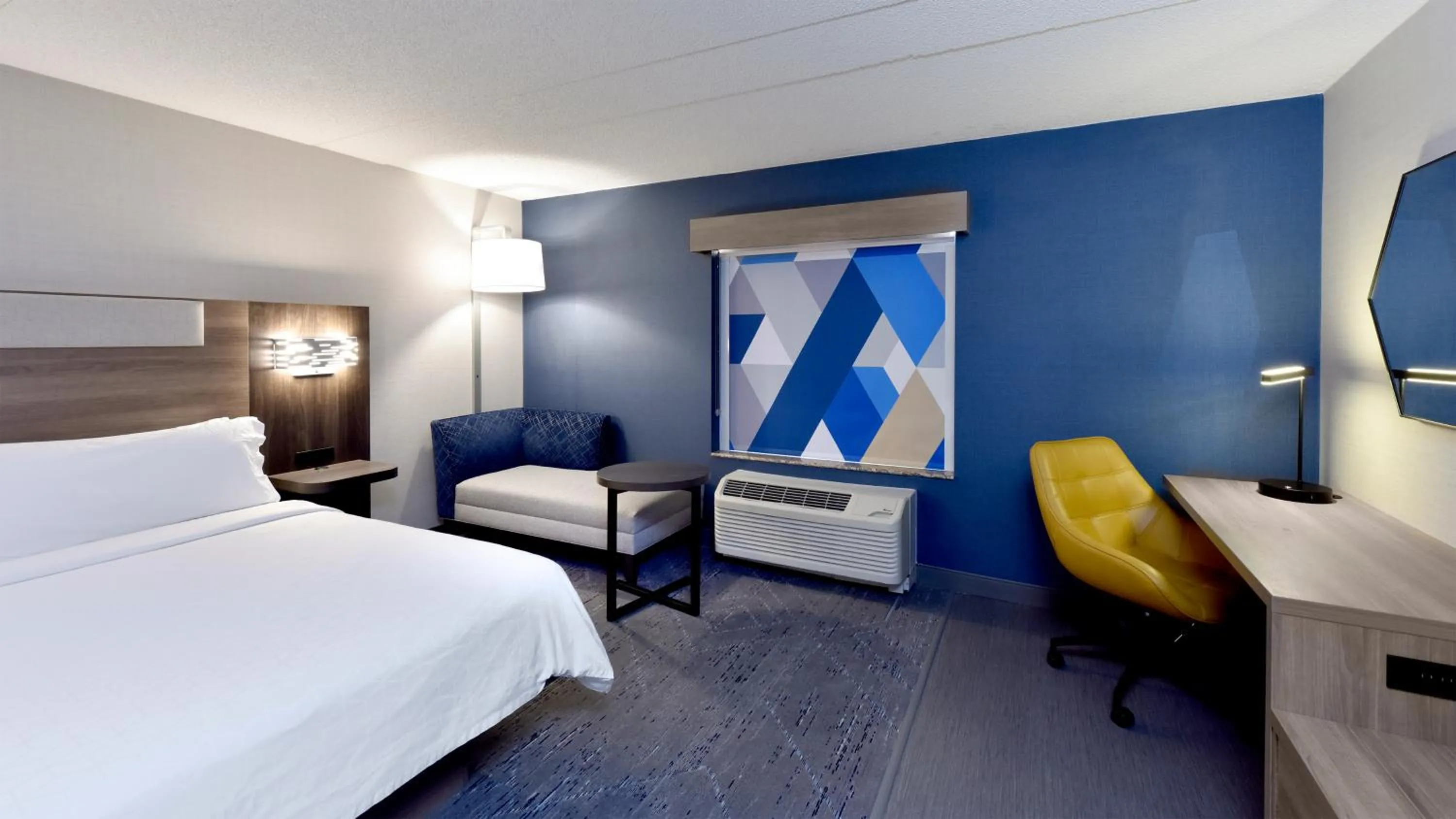 air conditioner, Bed in Holiday Inn Express Hotel & Suites Waterloo - St. Jacobs Area, an IHG Hotel