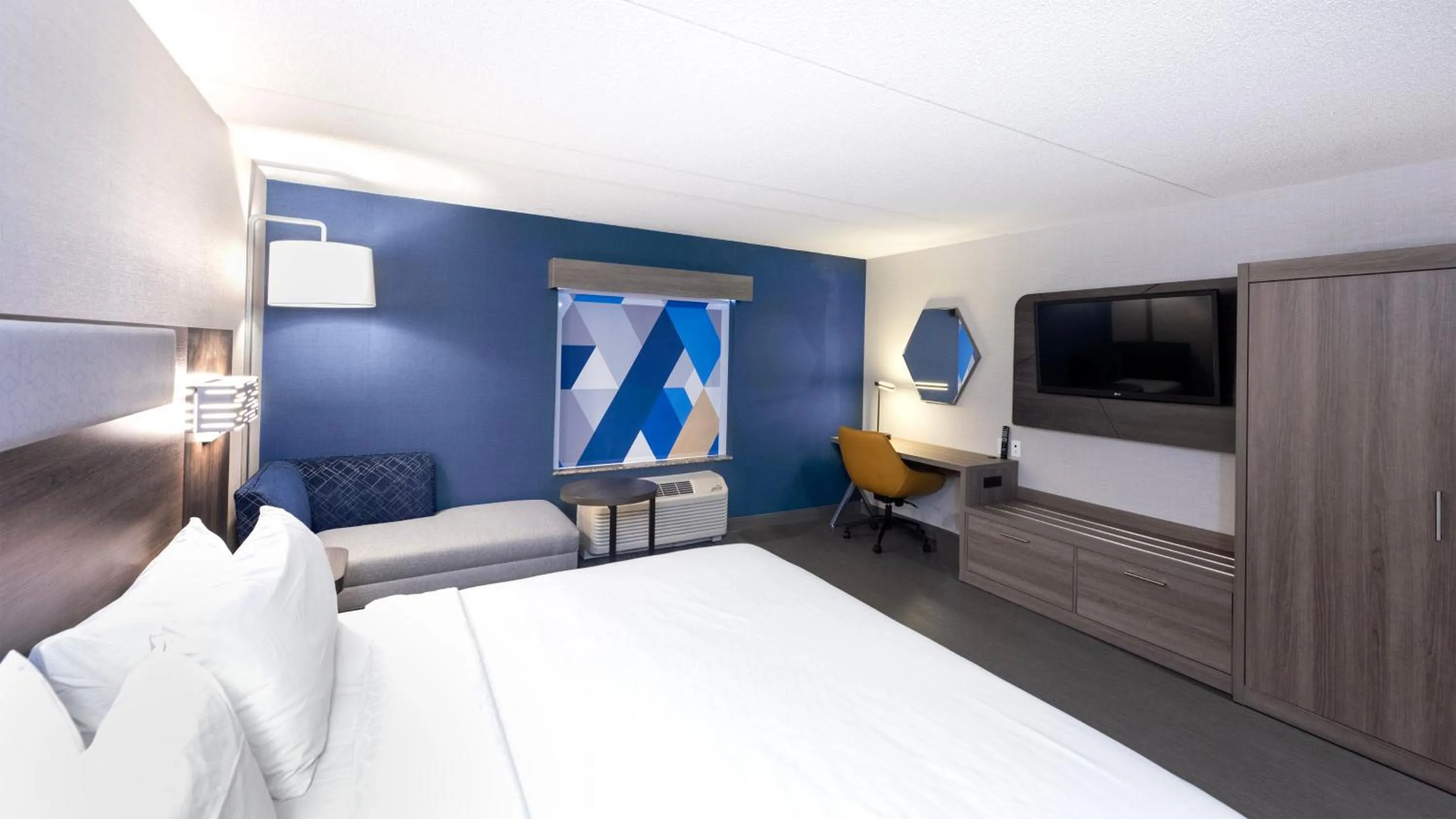 Photo of the whole room, Bed in Holiday Inn Express Hotel & Suites Waterloo - St. Jacobs Area, an IHG Hotel