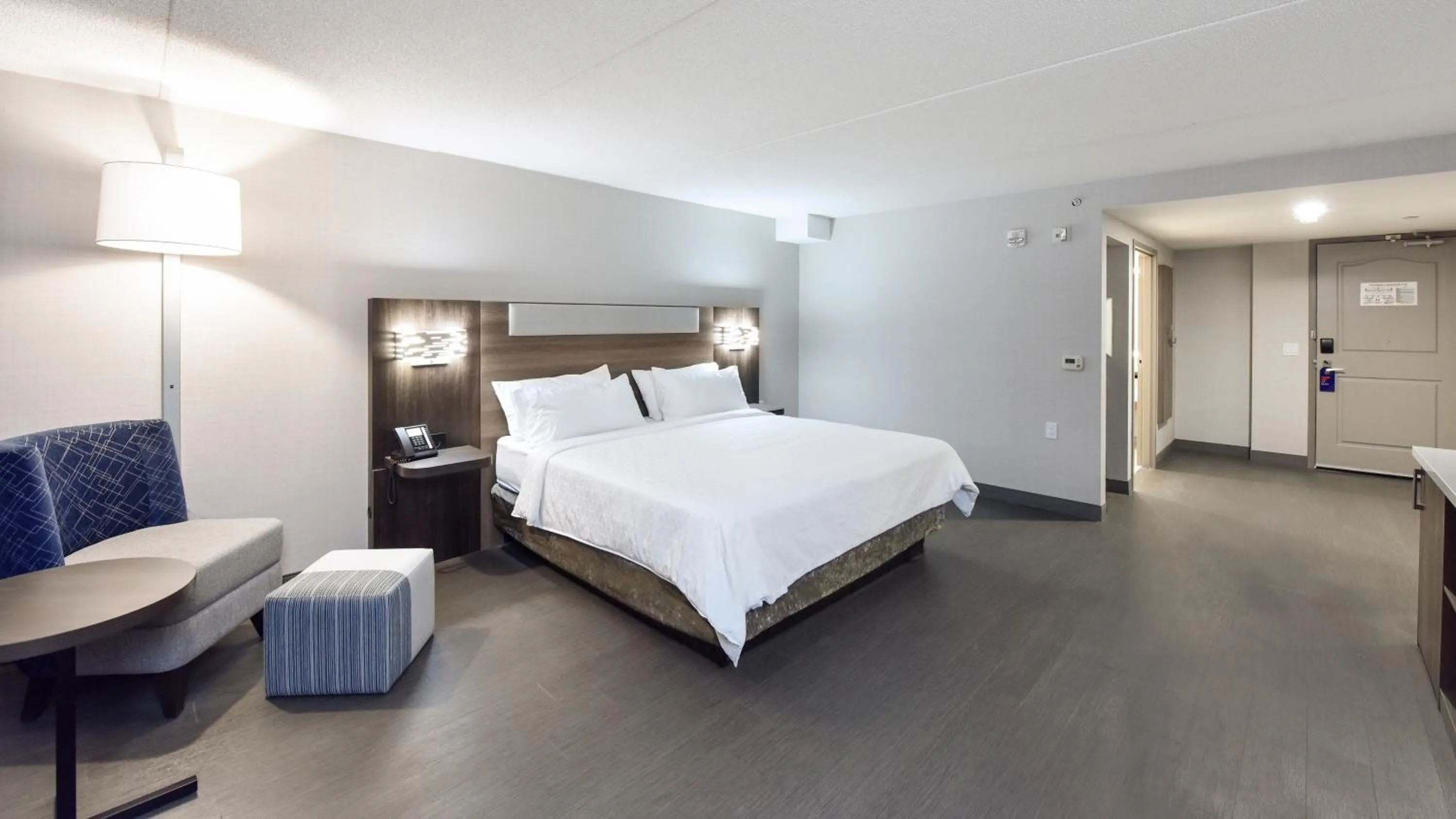 Bedroom, Bed in Holiday Inn Express Hotel & Suites Waterloo - St. Jacobs Area, an IHG Hotel