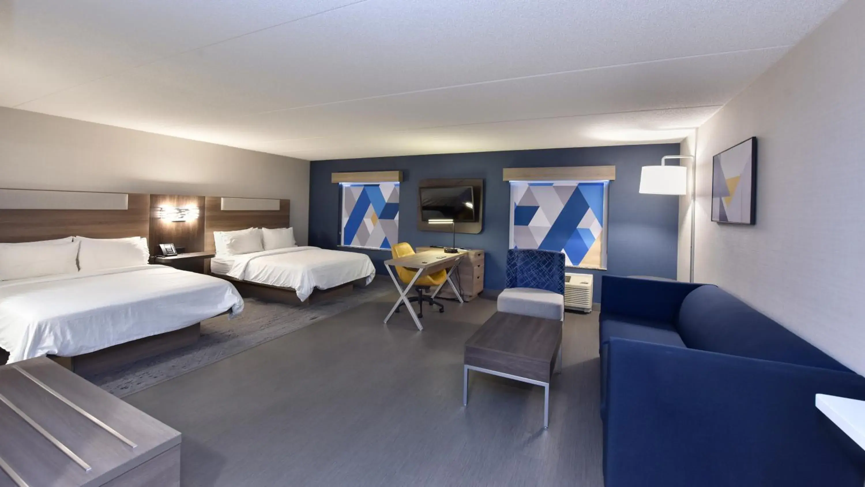 Bed in Holiday Inn Express Hotel & Suites Waterloo - St. Jacobs Area, an IHG Hotel Bed in Holiday Inn Express Hotel & Suites Waterloo - St. Jacobs Area, an IHG Hotel