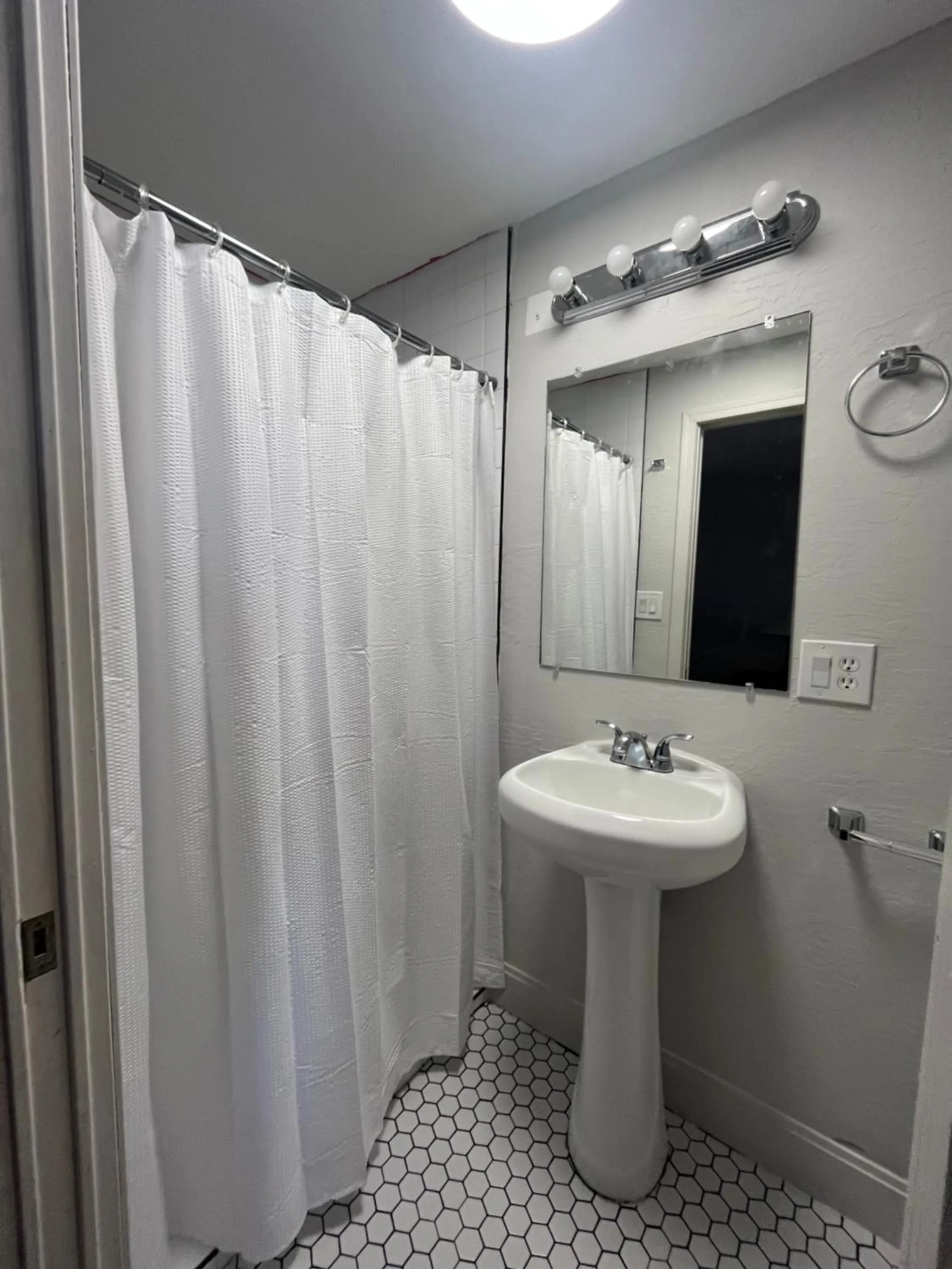 Bathroom in Arizona 9 Motor Hotel