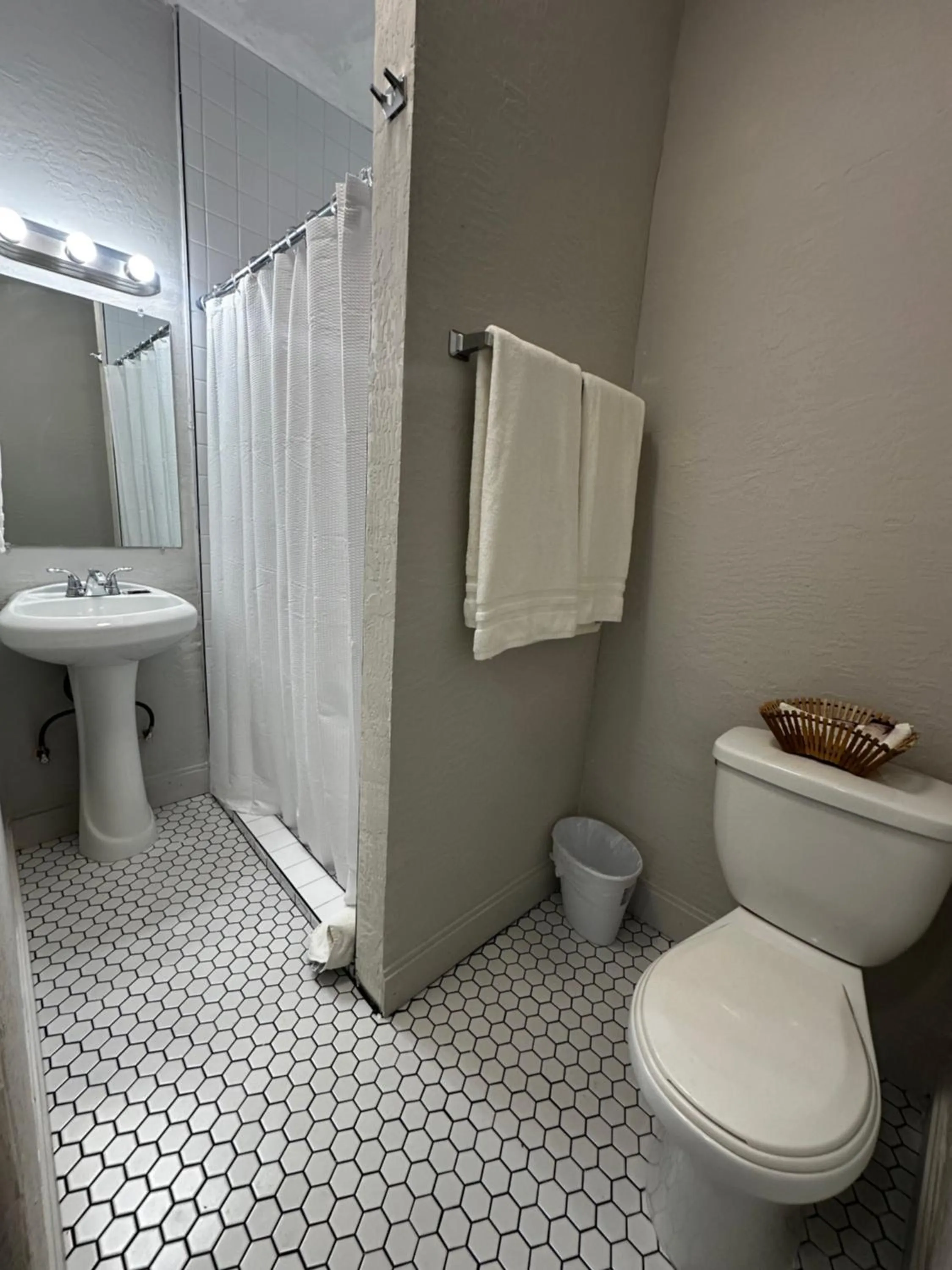 Bathroom in Arizona 9 Motor Hotel