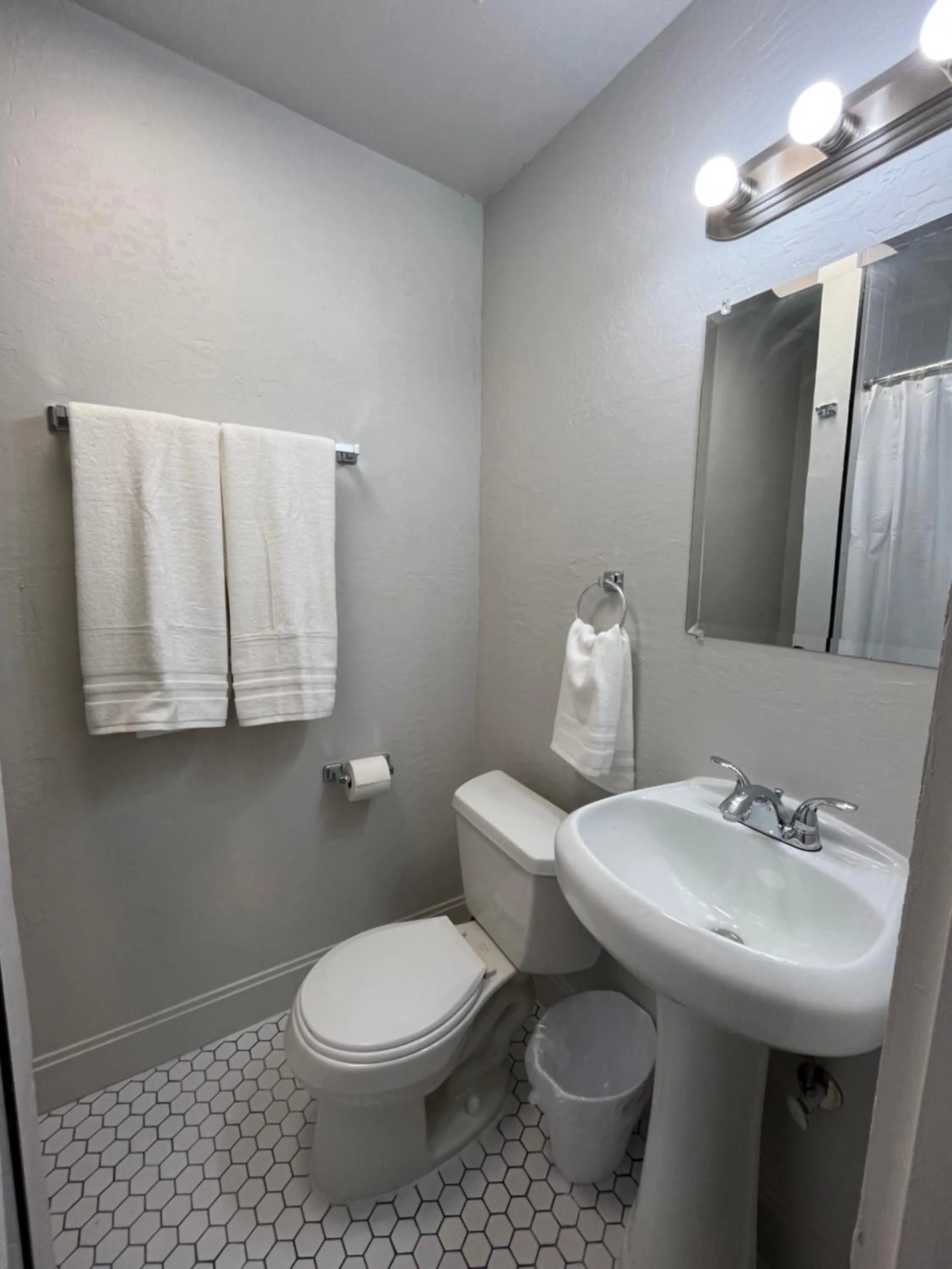 Bathroom in Arizona 9 Motor Hotel