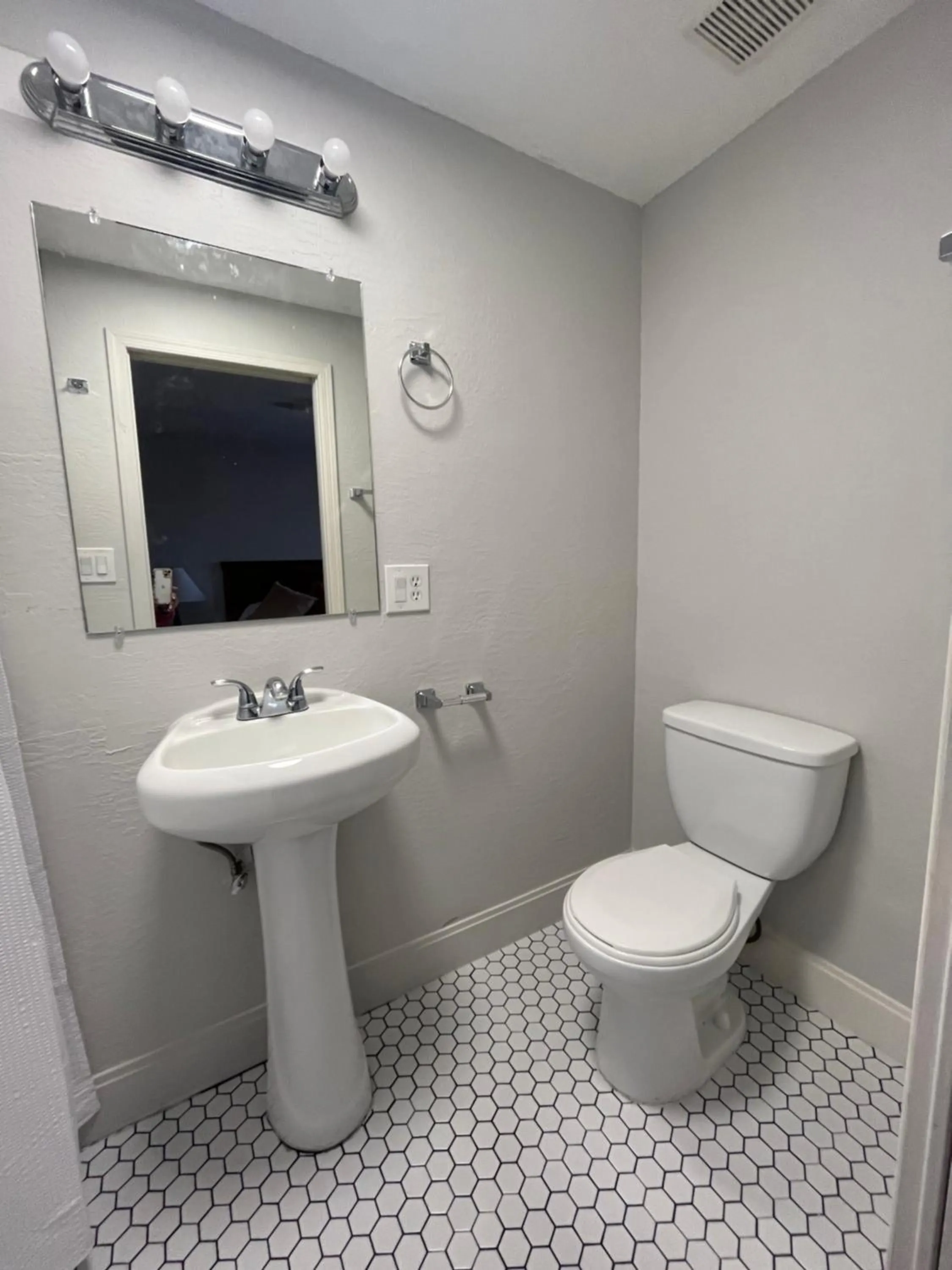 Toilet in Arizona 9 Motor Hotel