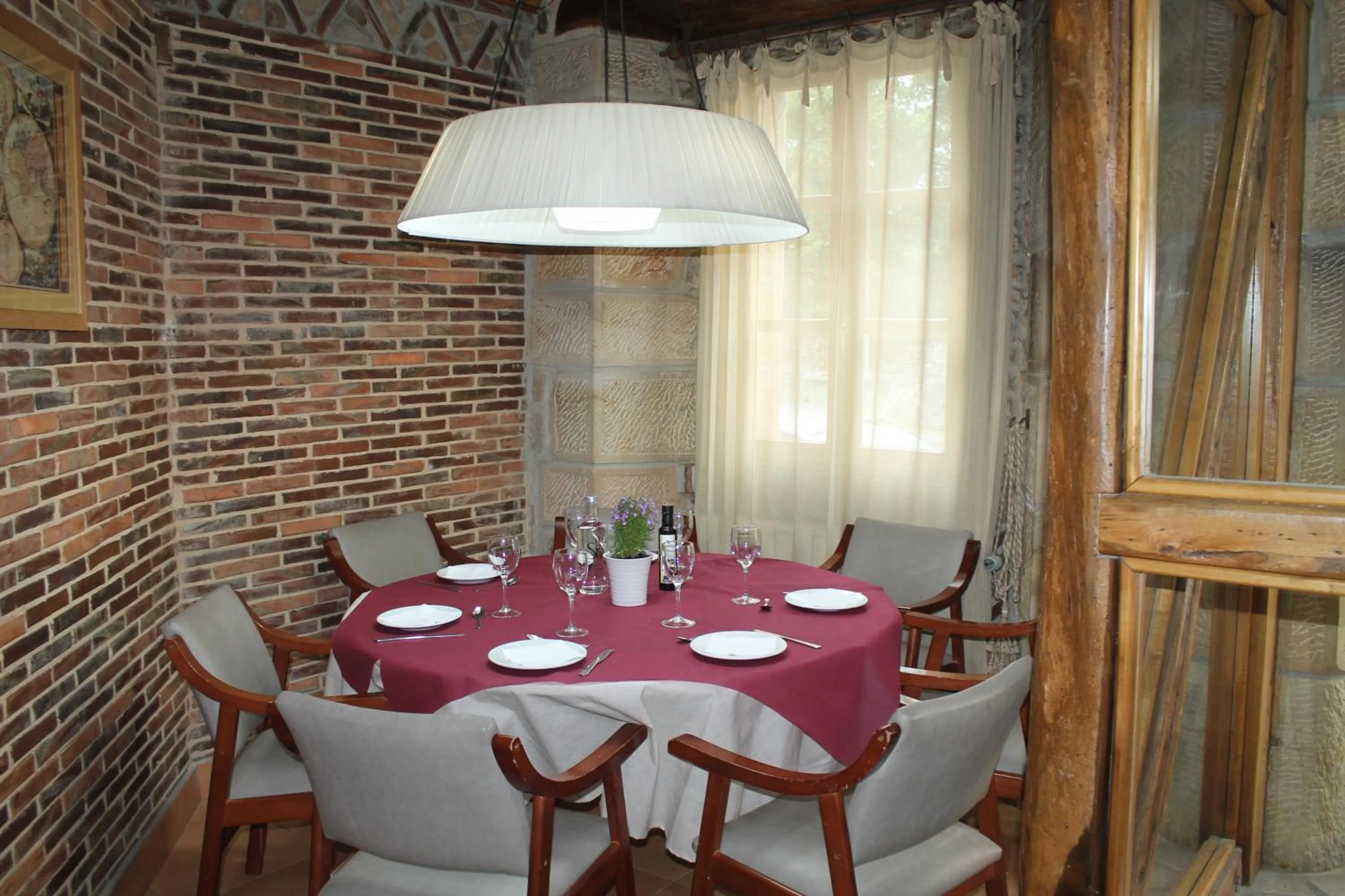 Restaurant/places to eat in Hotel San Roque