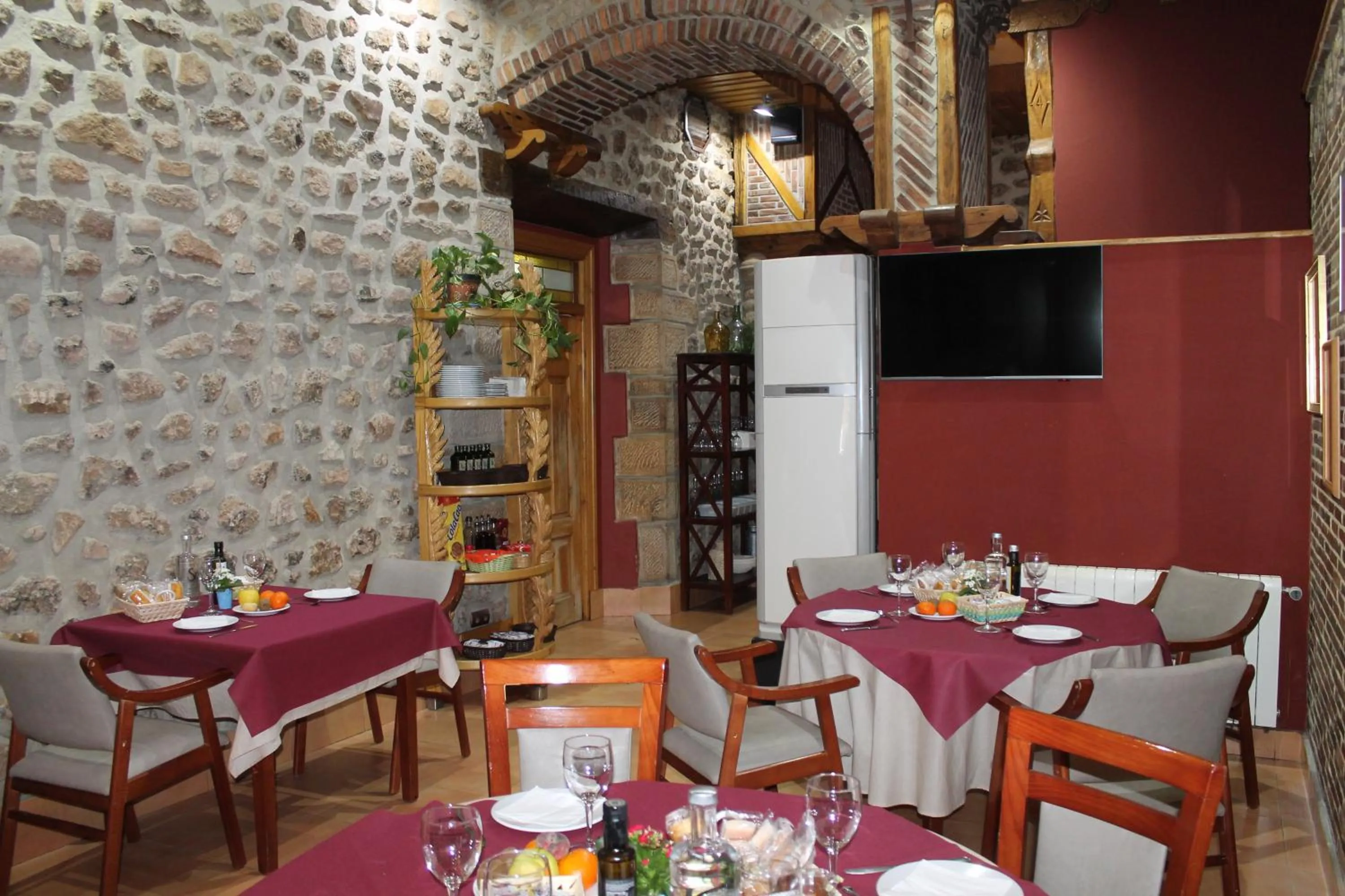 Restaurant/places to eat in Hotel San Roque