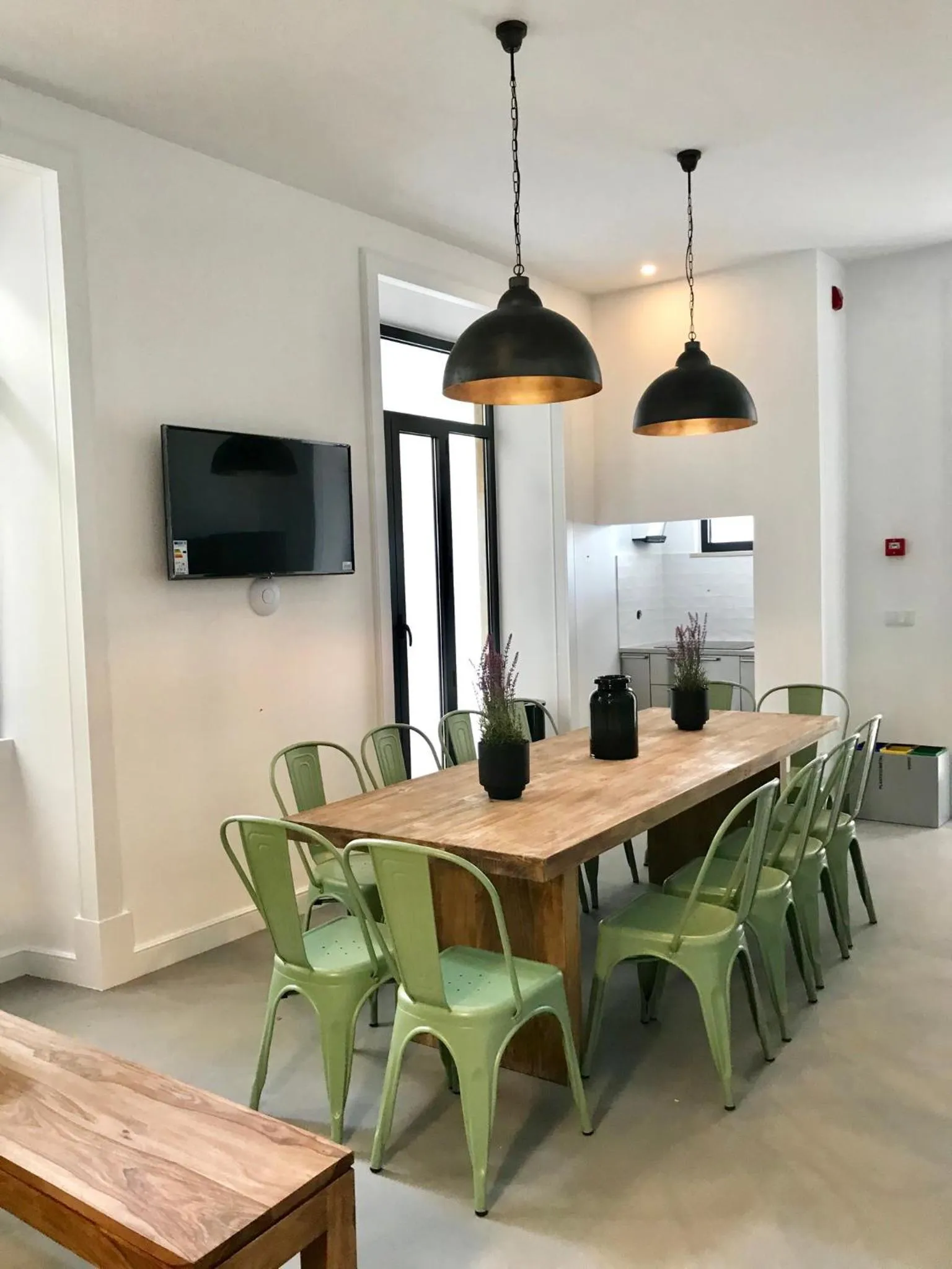 Communal lounge/ TV room in Alameda Exclusive House