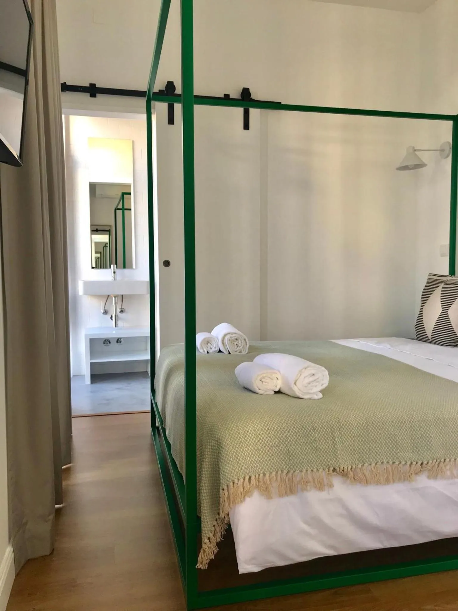 Bed in Alameda Exclusive House