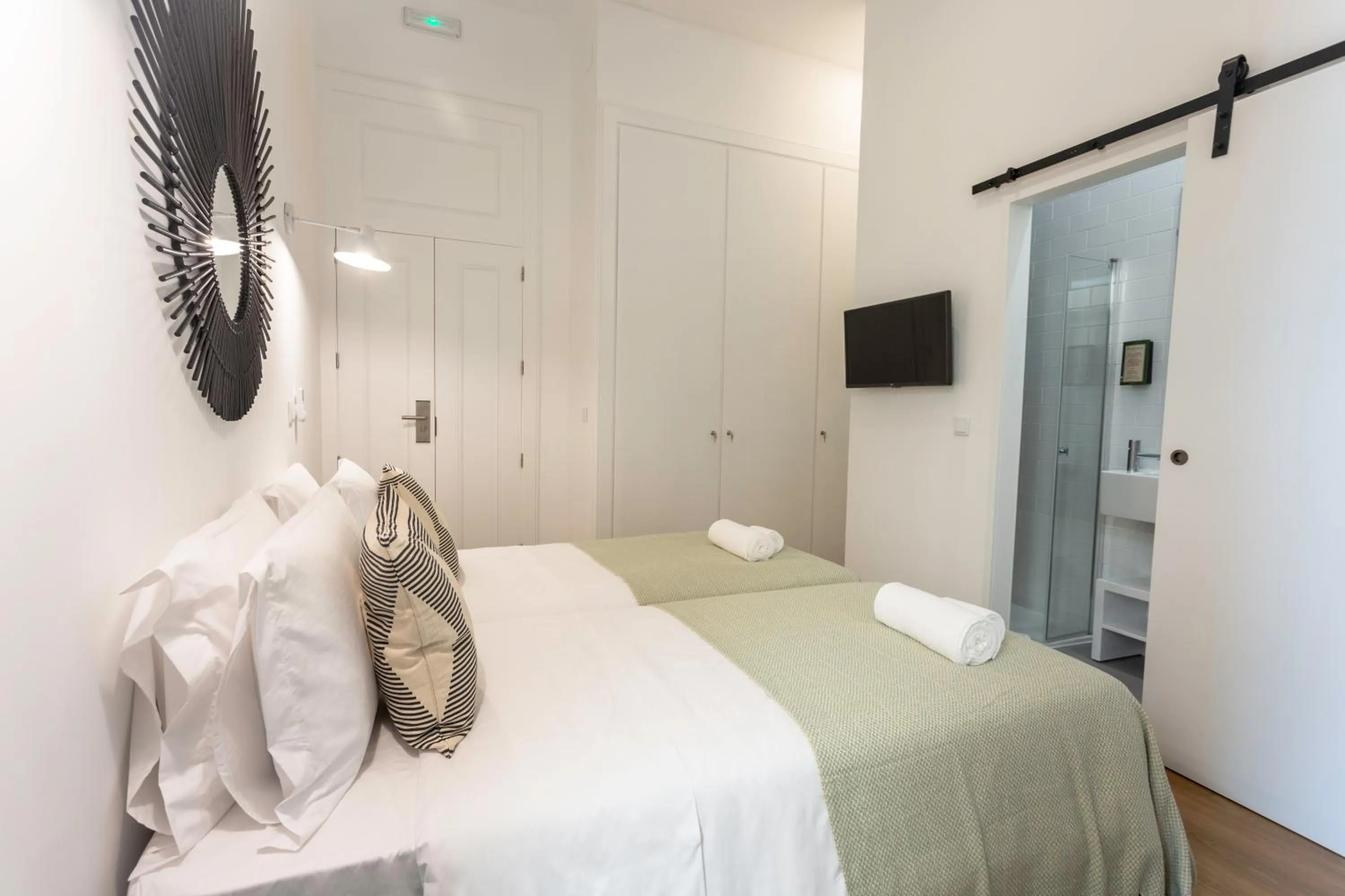 Bed in Alameda Exclusive House