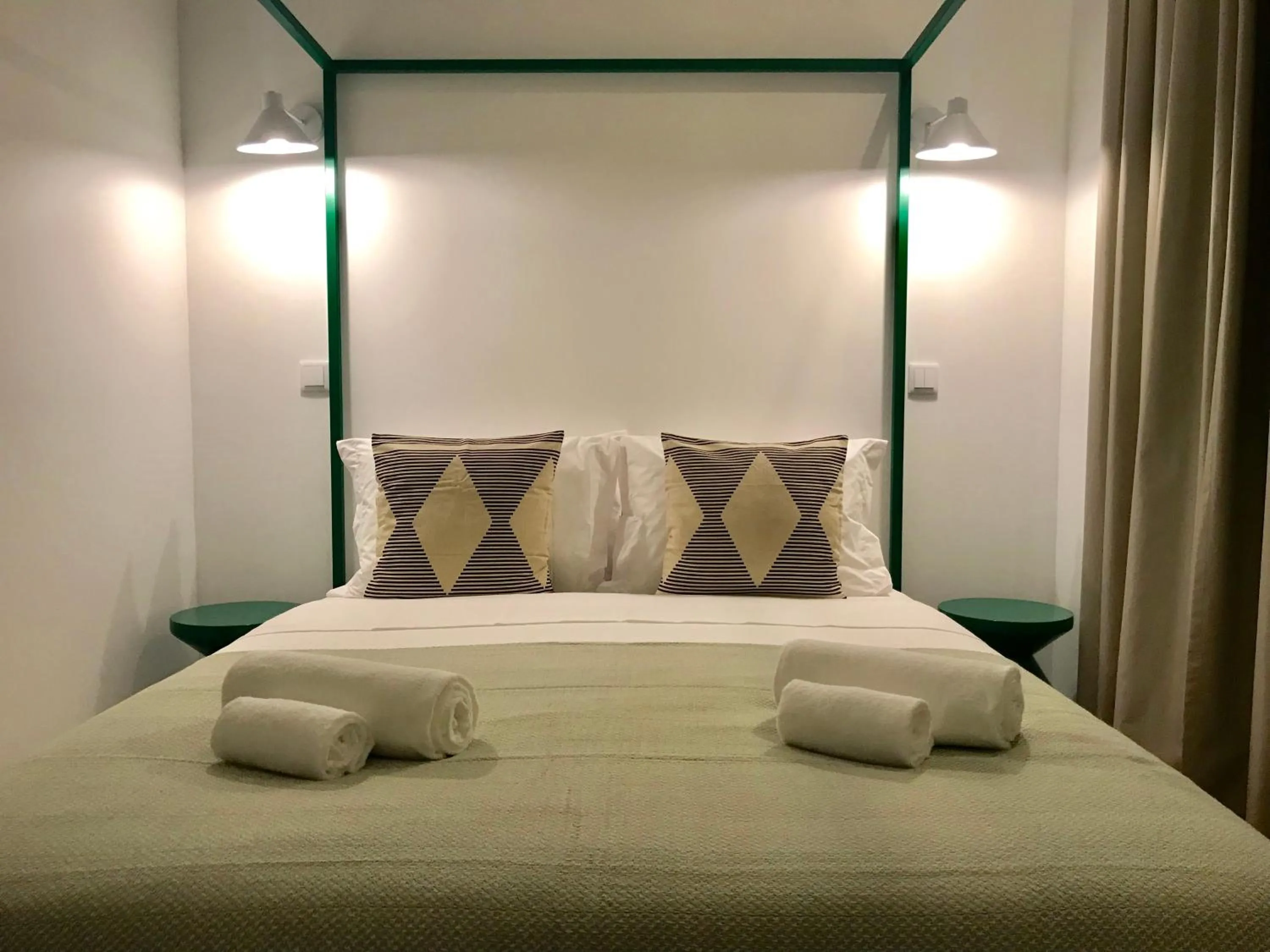 Bed in Alameda Exclusive House