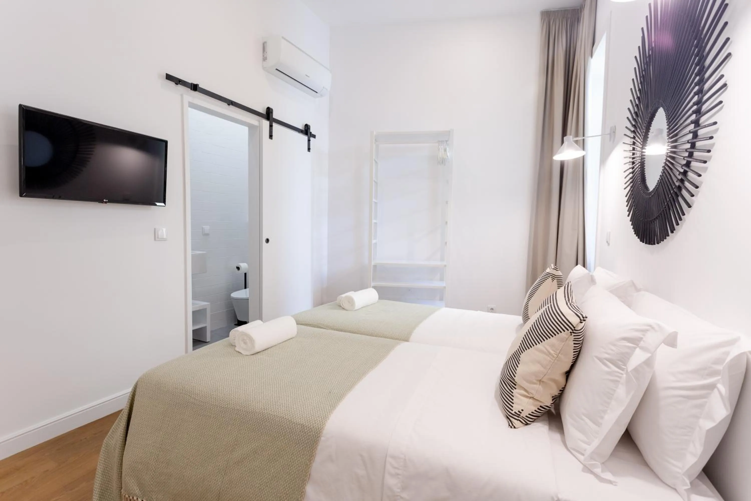 Bed in Alameda Exclusive House