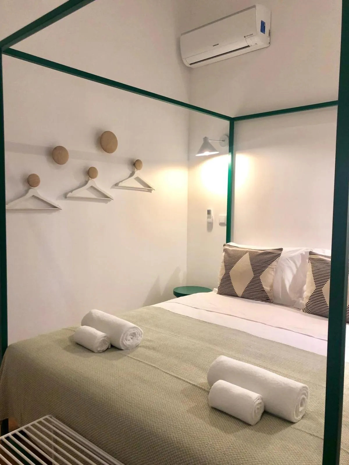 Bed in Alameda Exclusive House