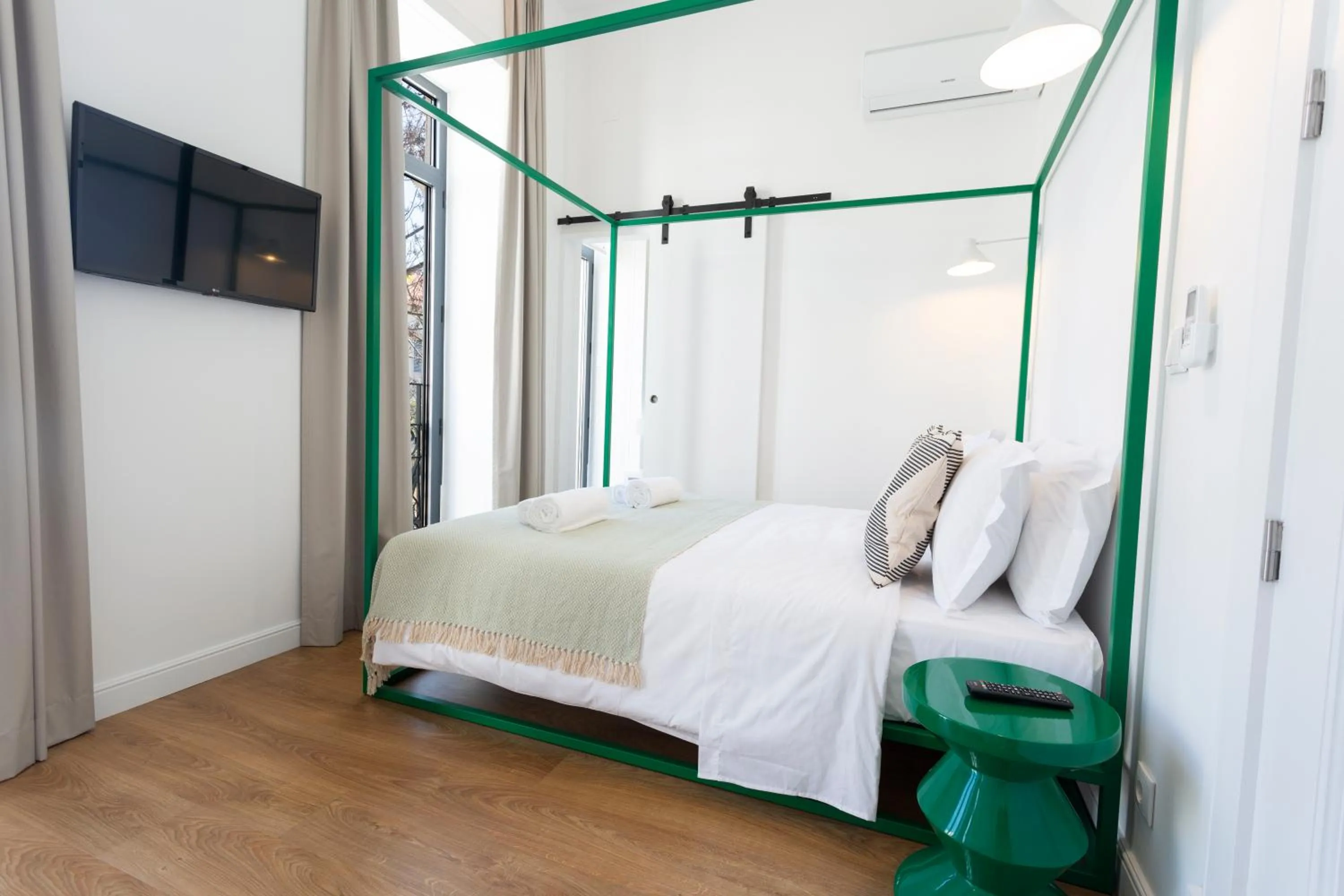 Bed in Alameda Exclusive House