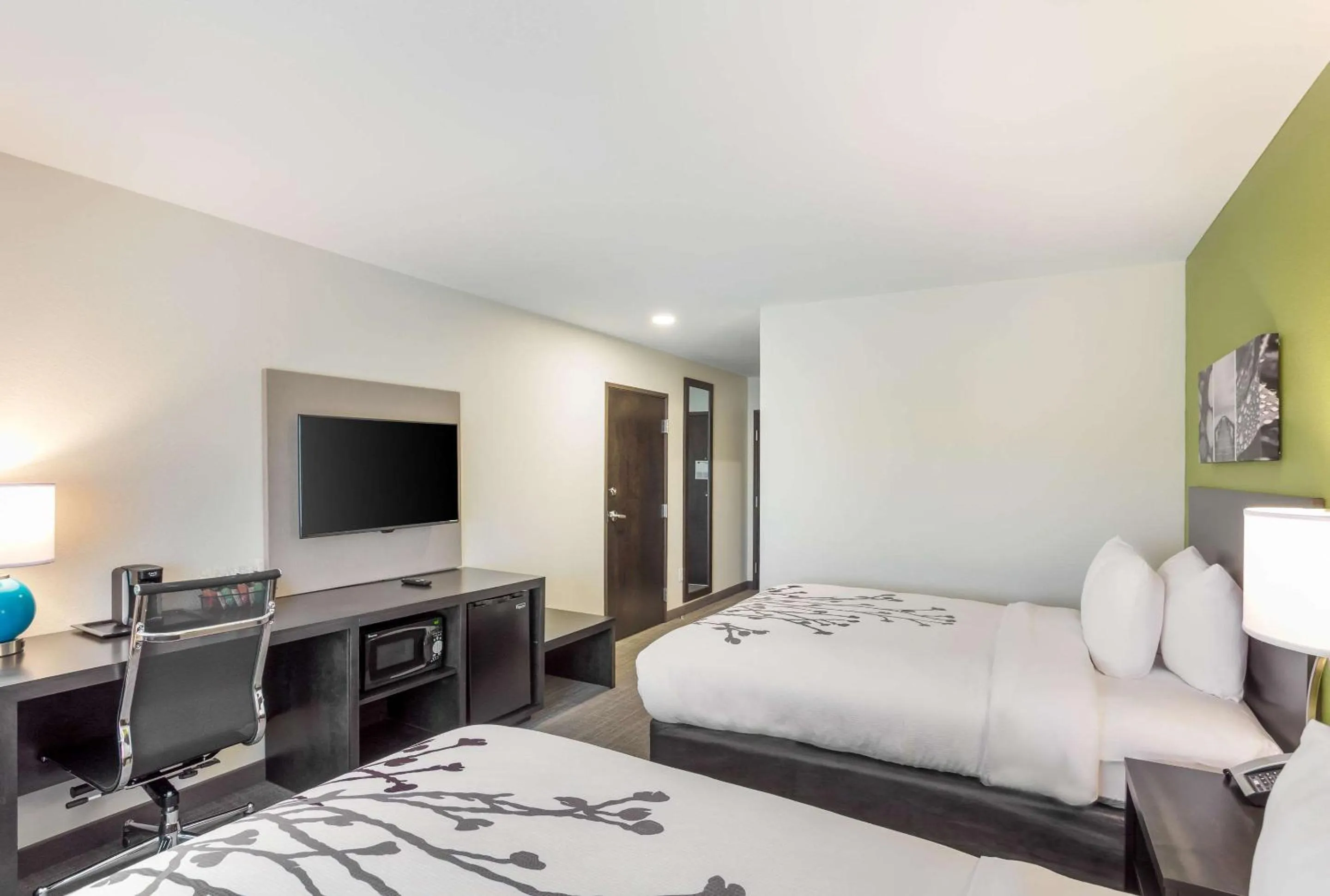 Photo of the whole room, Bed in Sleep Inn Logan Ohio-Hocking Hills