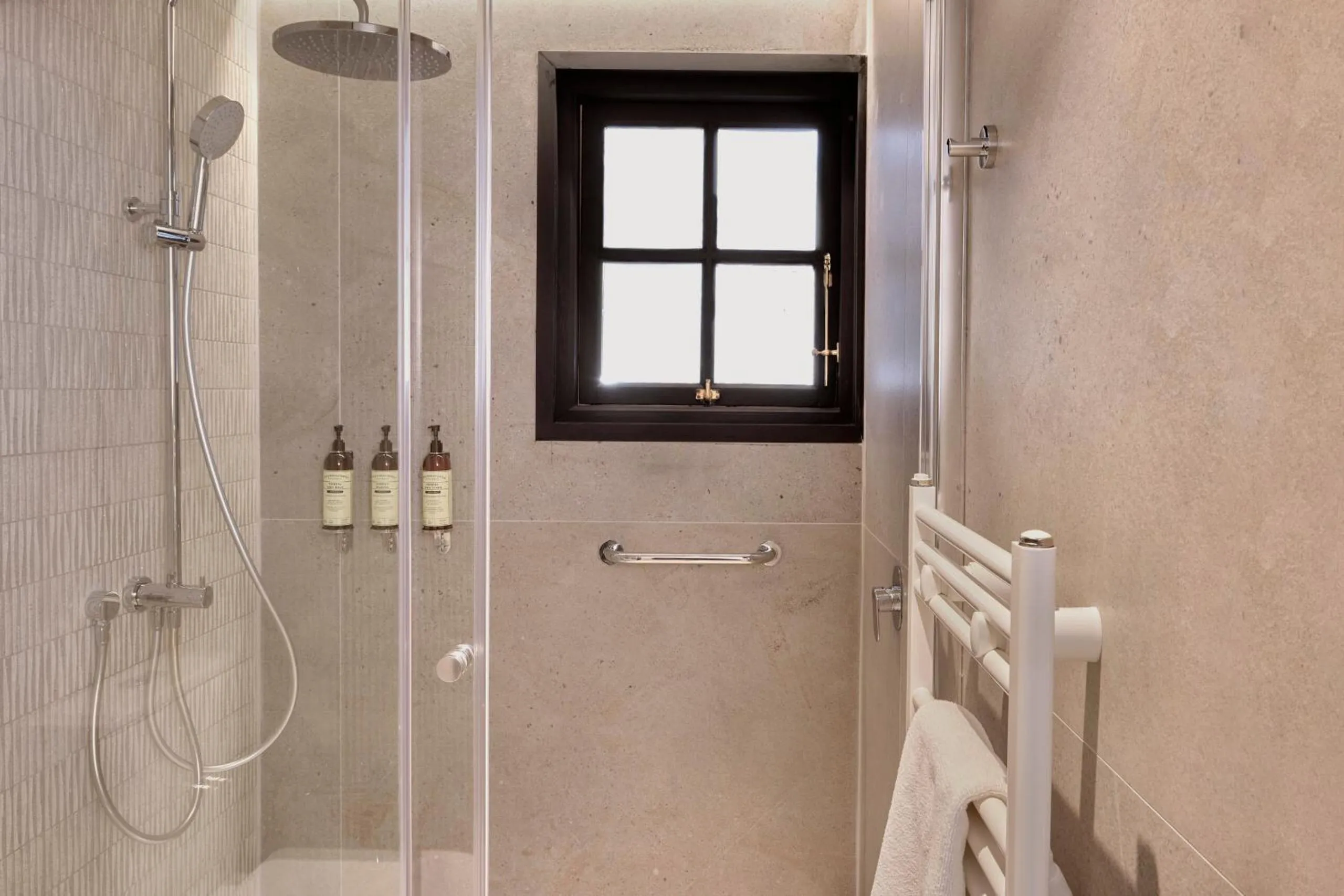 Shower in Hotel Las Torres Patagonia