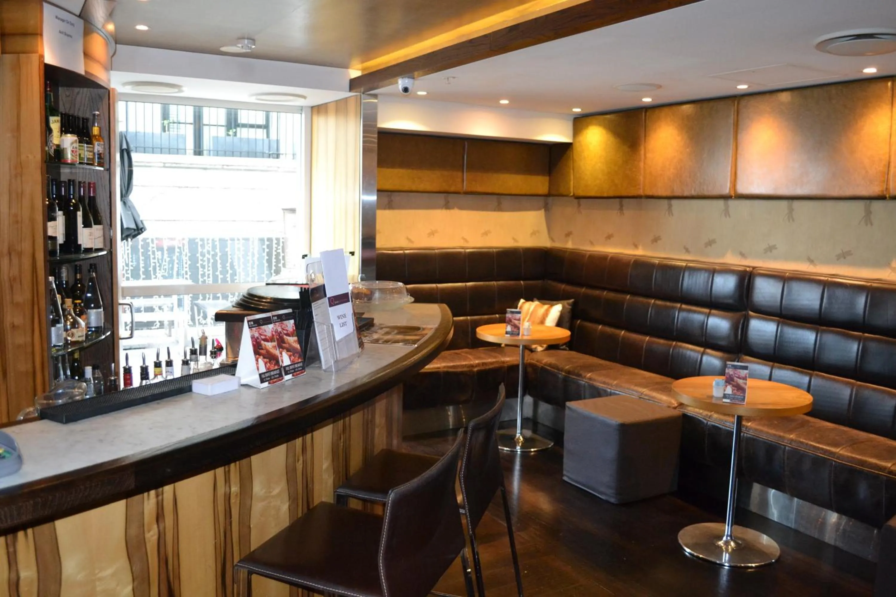 Restaurant/places to eat in The Quadrant Hotel & Suites