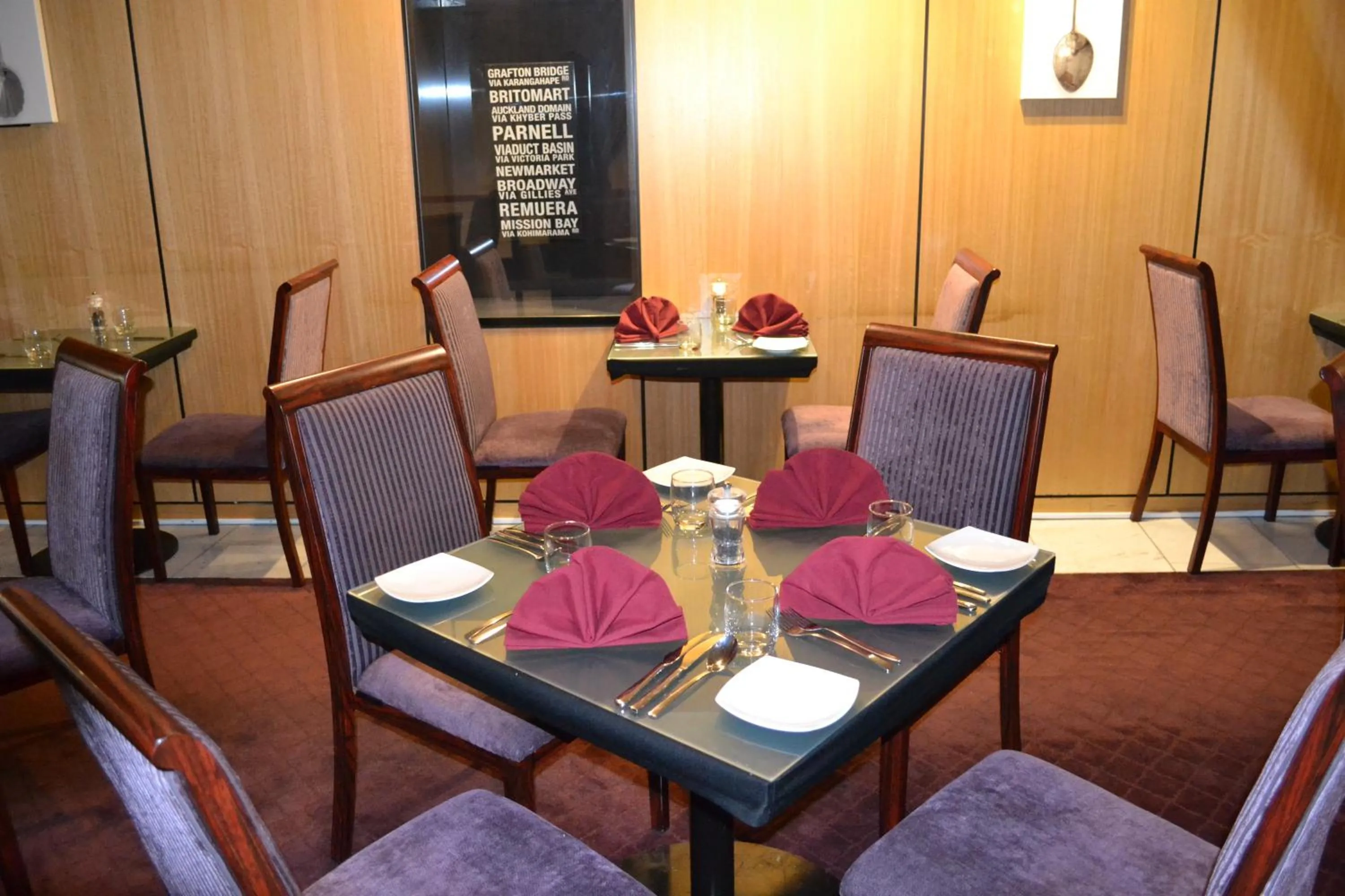 Restaurant/places to eat in The Quadrant Hotel & Suites