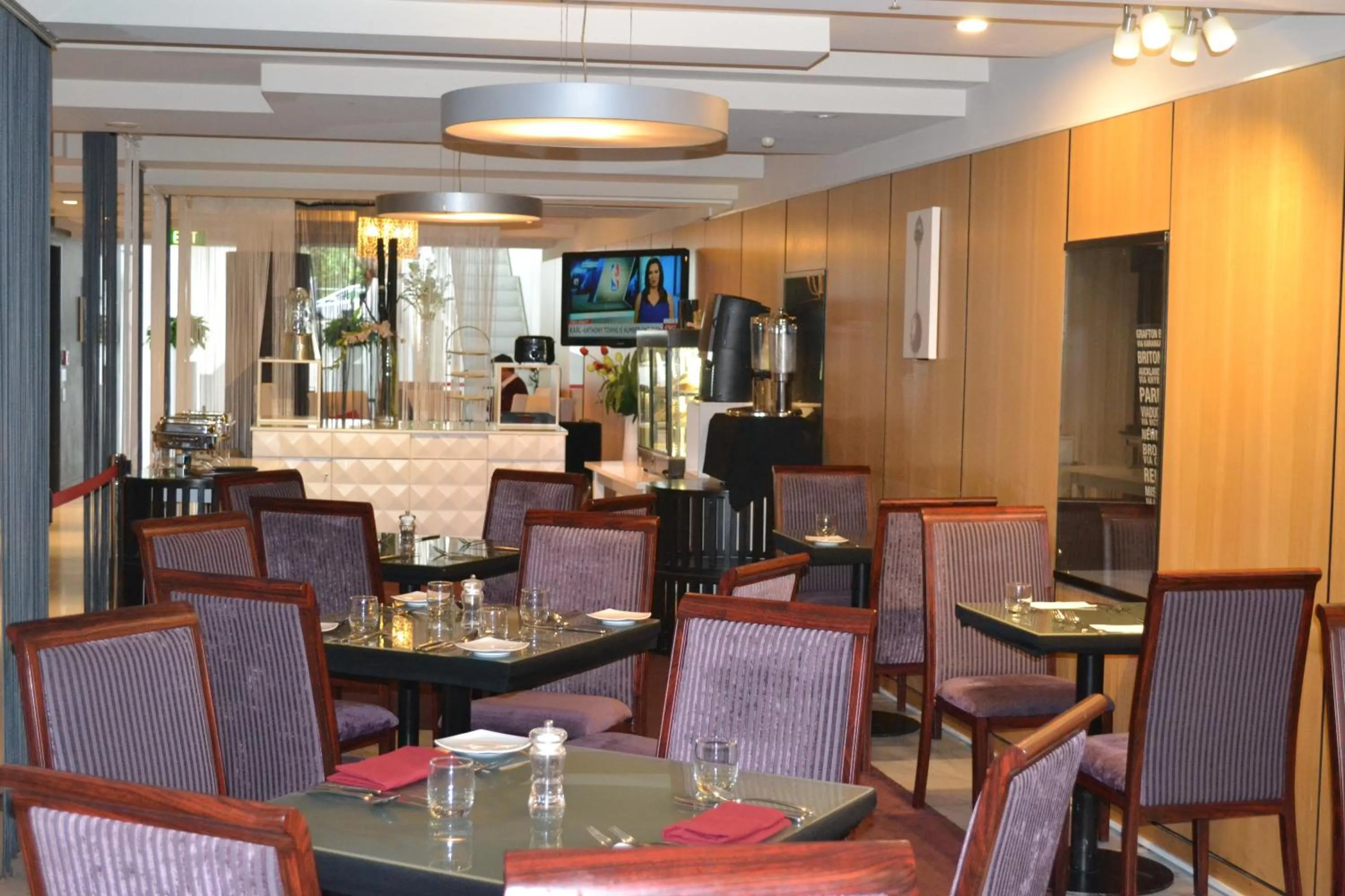 Restaurant/places to eat in The Quadrant Hotel & Suites