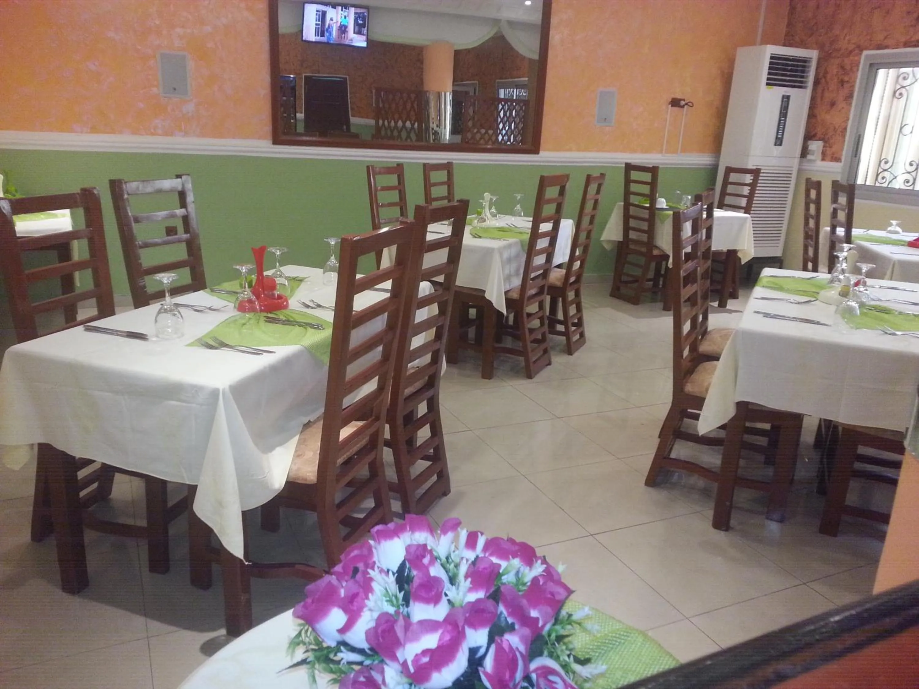 Restaurant/places to eat in Hotel - Y