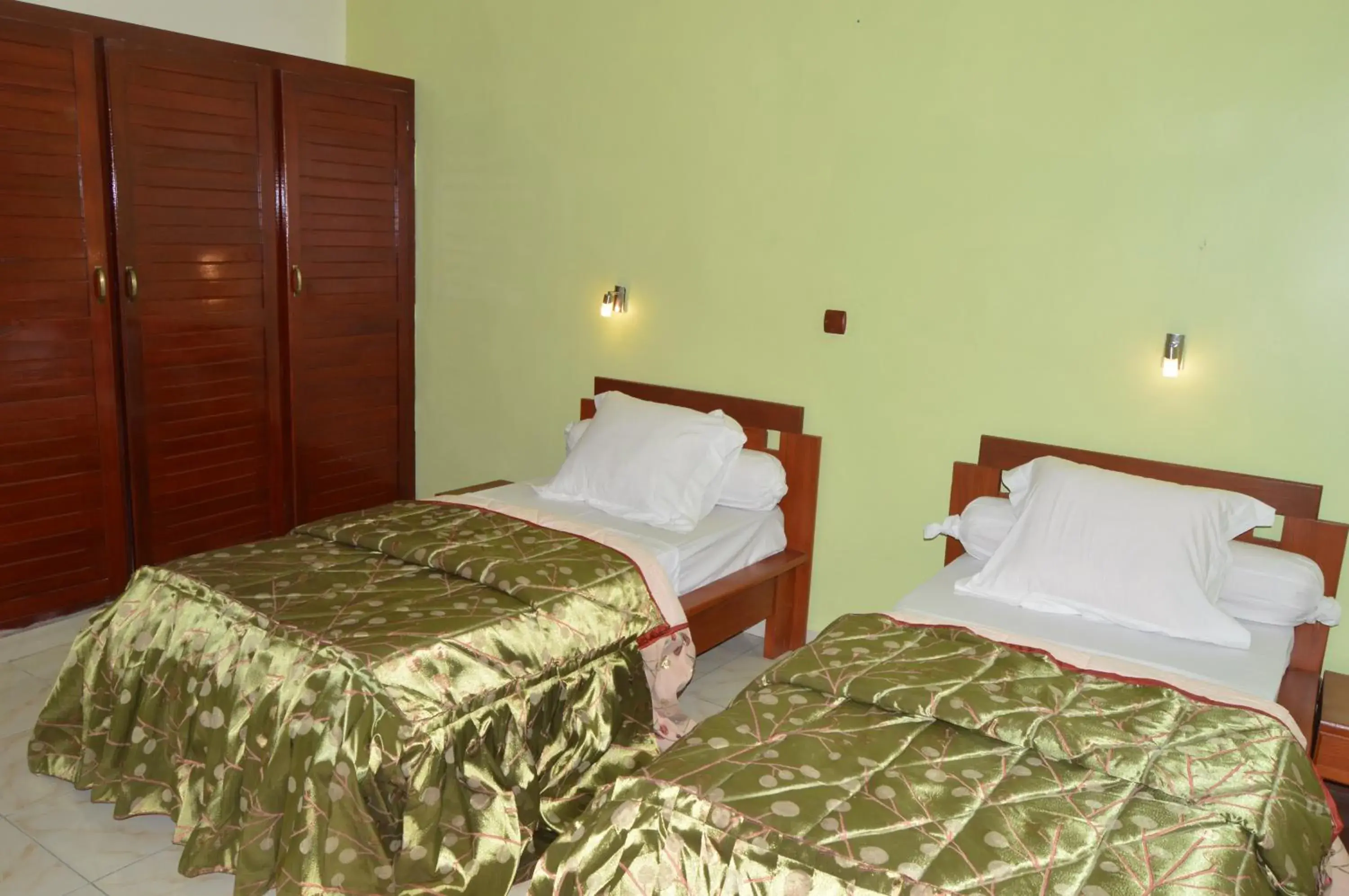Double or Twin Room in Hotel - Y Double or Twin Room in Hotel - Y