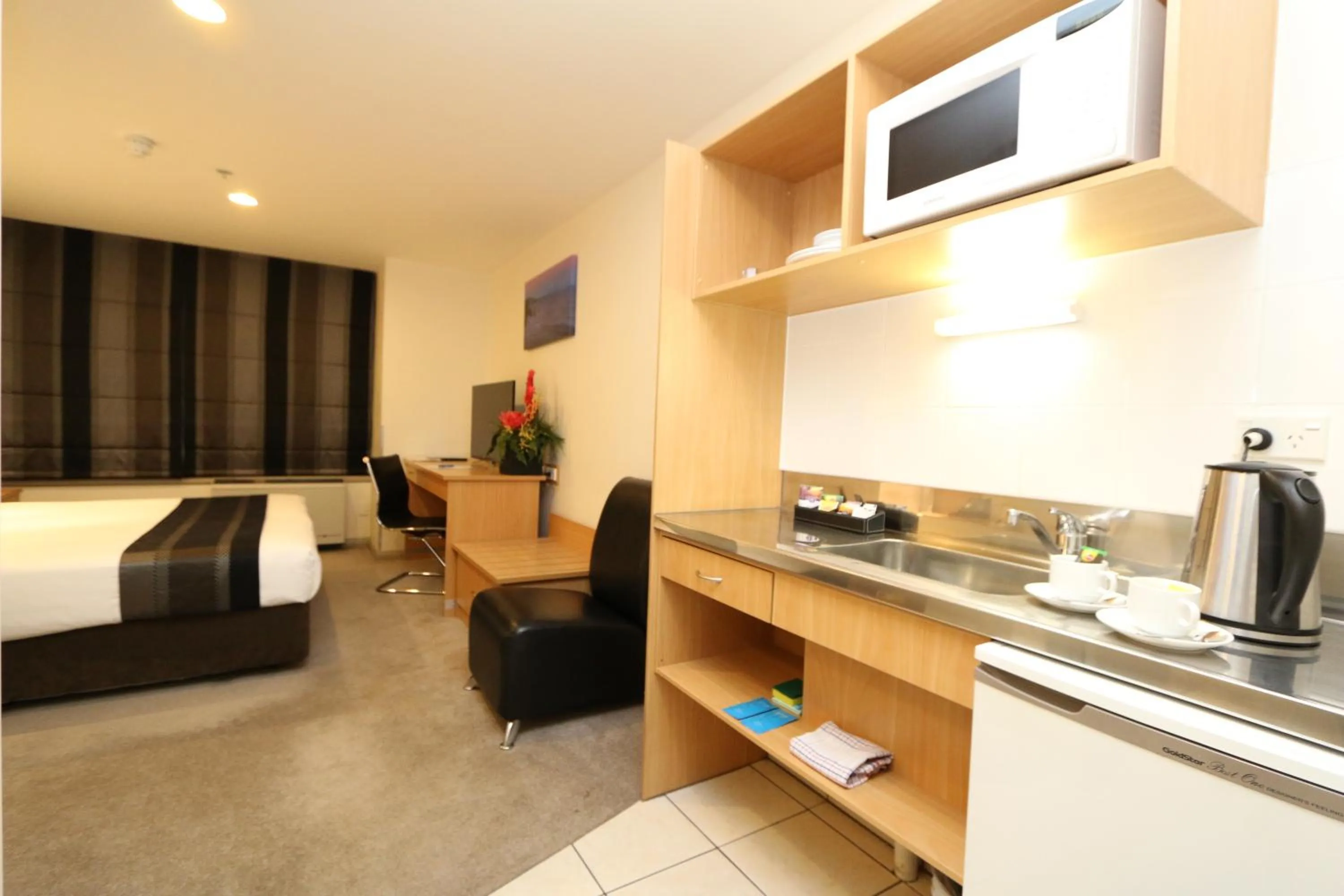 Photo of the whole room, Bed in Edit Auckland Central