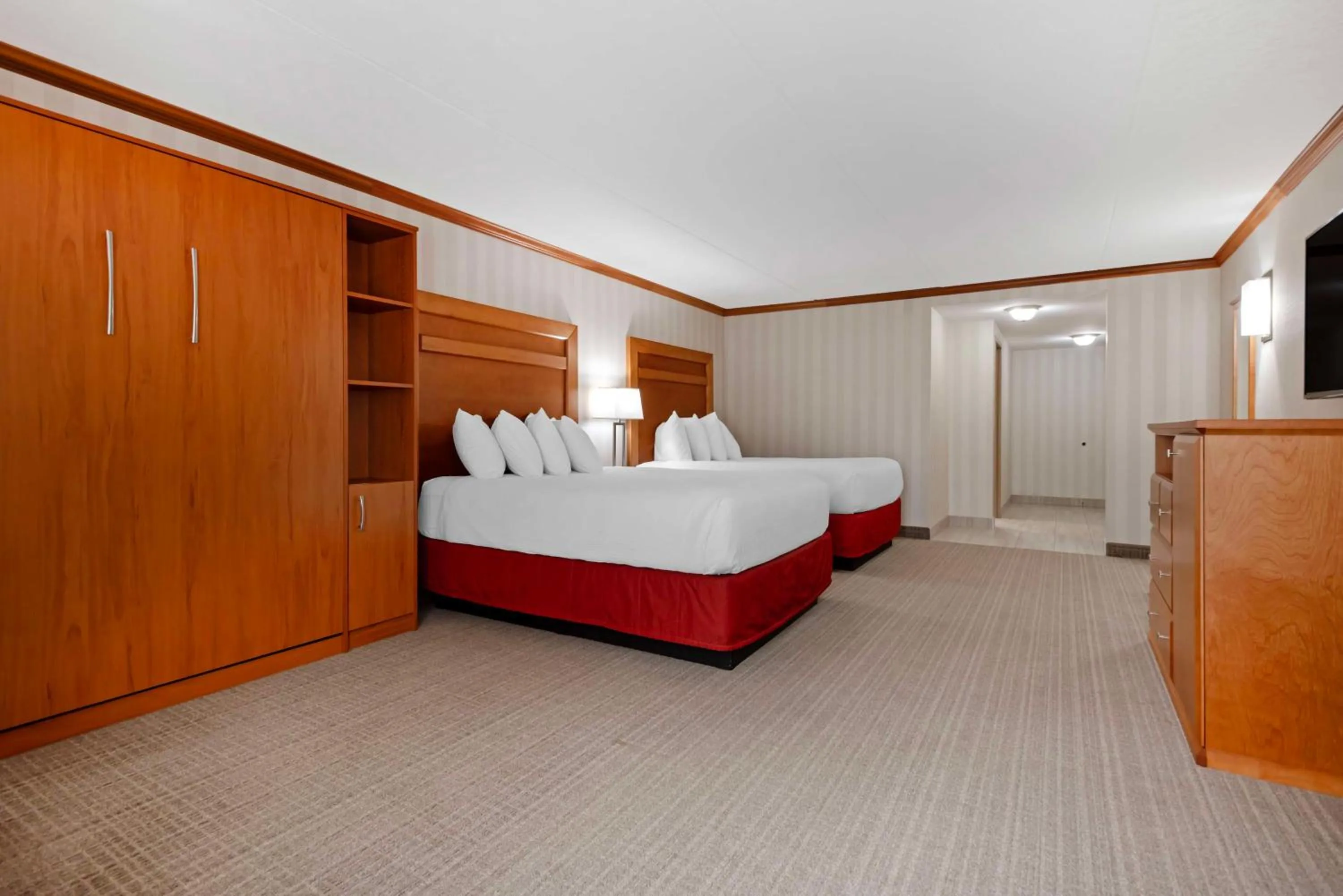 Bedroom, Bed in Best Western PLUS Port O'Call Hotel