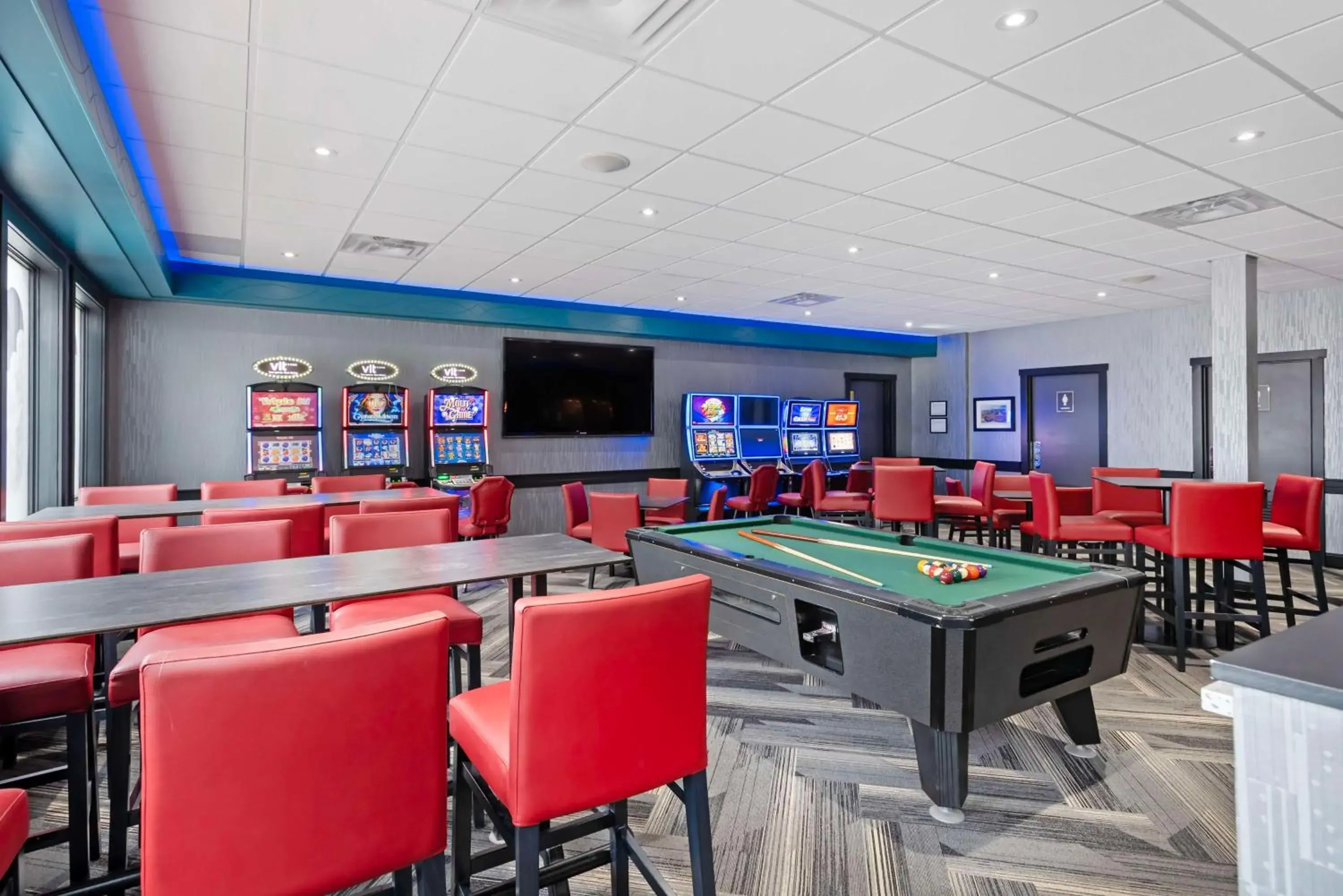 Lounge or bar in Best Western PLUS Port O'Call Hotel Lounge or bar in Best Western PLUS Port O'Call Hotel