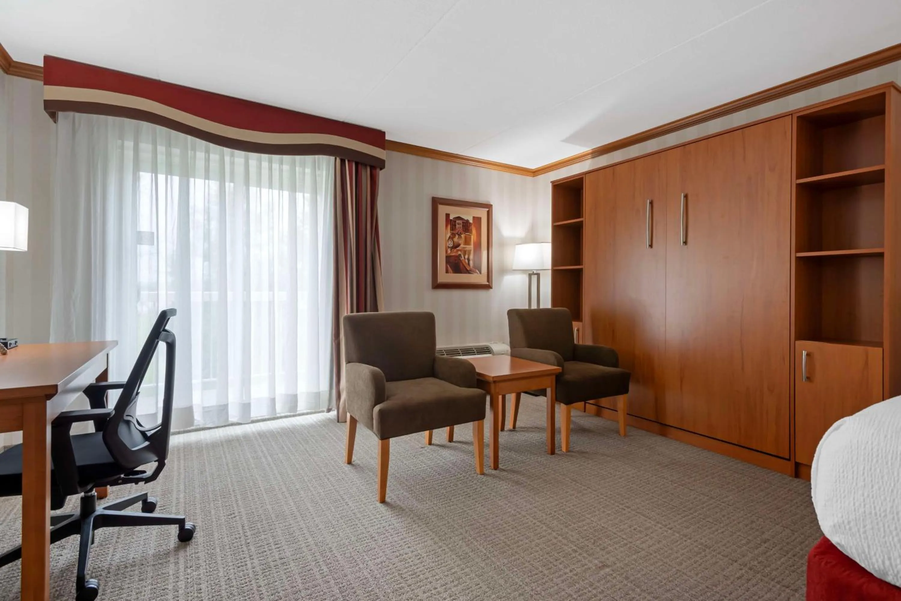 Bedroom in Best Western PLUS Port O'Call Hotel