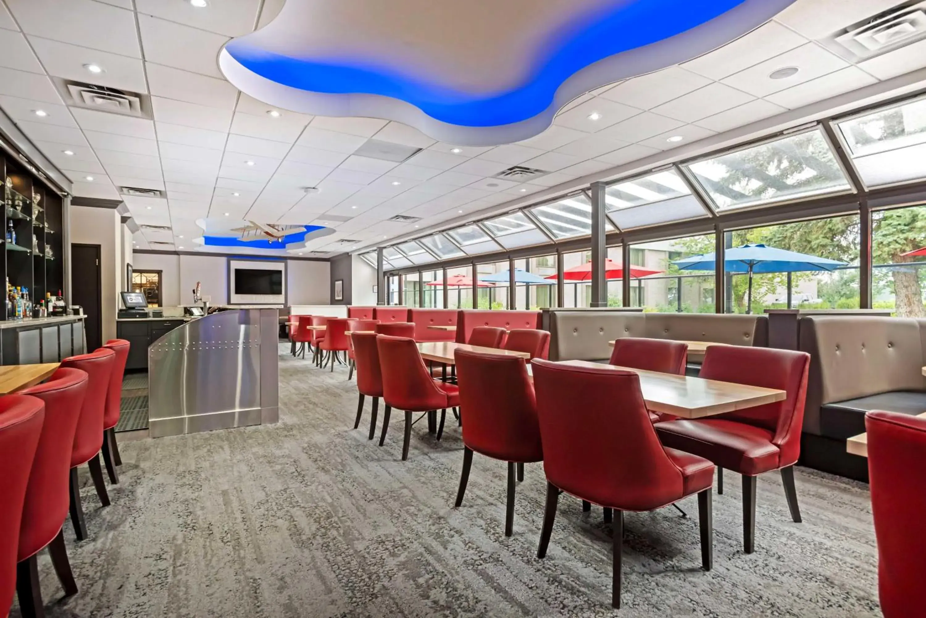 Lounge or bar in Best Western PLUS Port O'Call Hotel Lounge or bar in Best Western PLUS Port O'Call Hotel