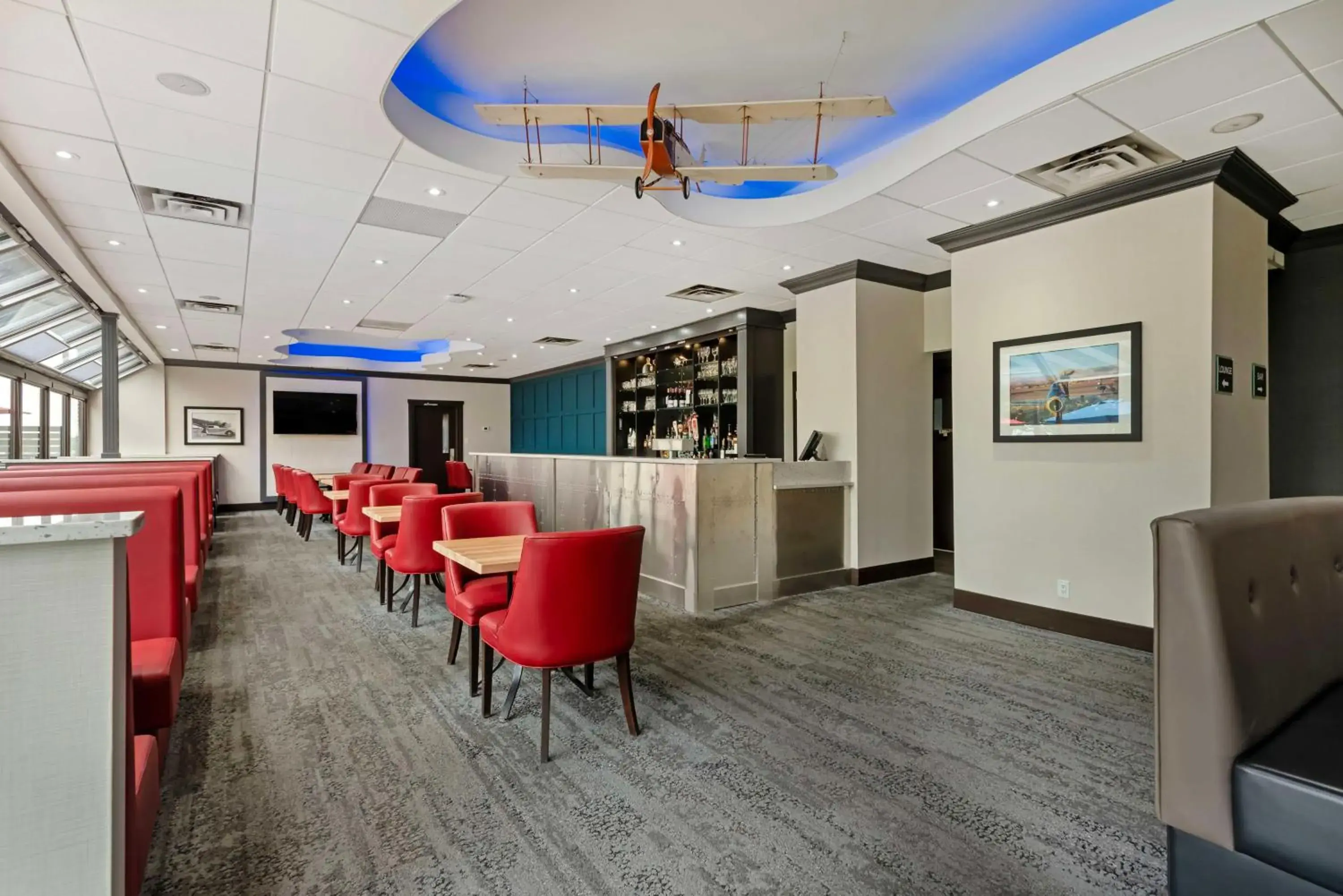 Lounge or bar in Best Western PLUS Port O'Call Hotel Lounge or bar in Best Western PLUS Port O'Call Hotel