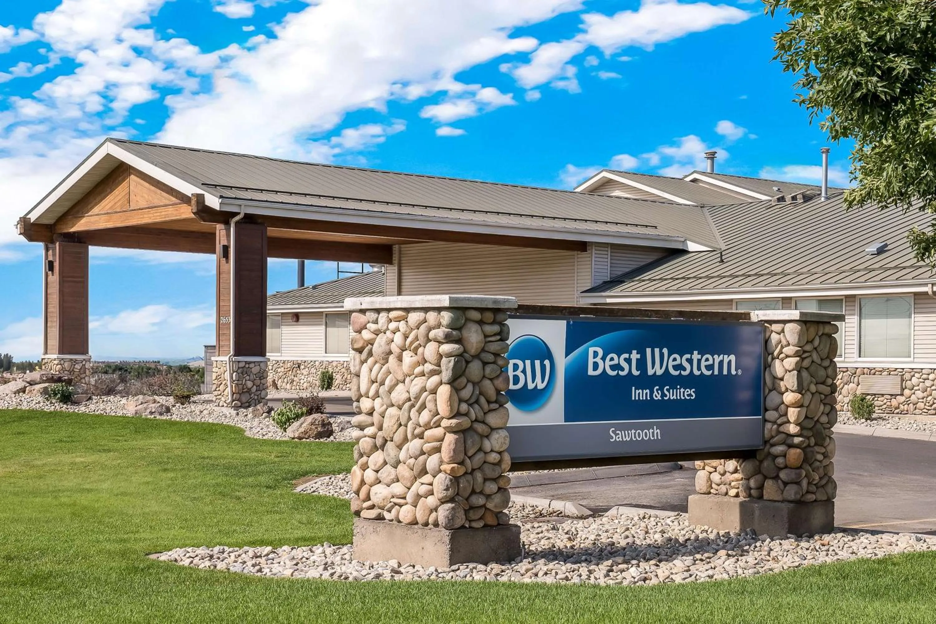 Property building in Best Western Sawtooth Inn and Suites