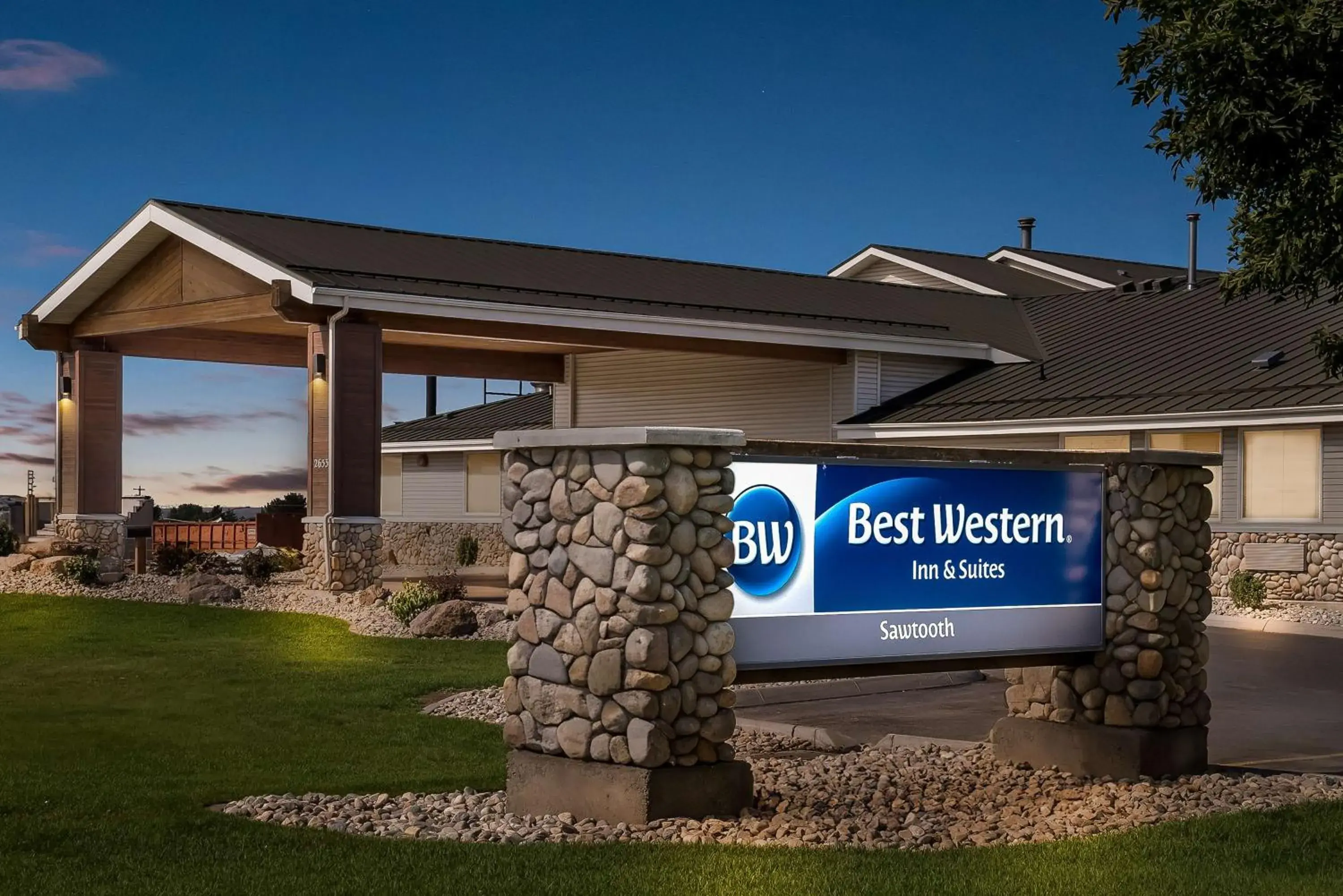 Property building in Best Western Sawtooth Inn and Suites Property building in Best Western Sawtooth Inn and Suites