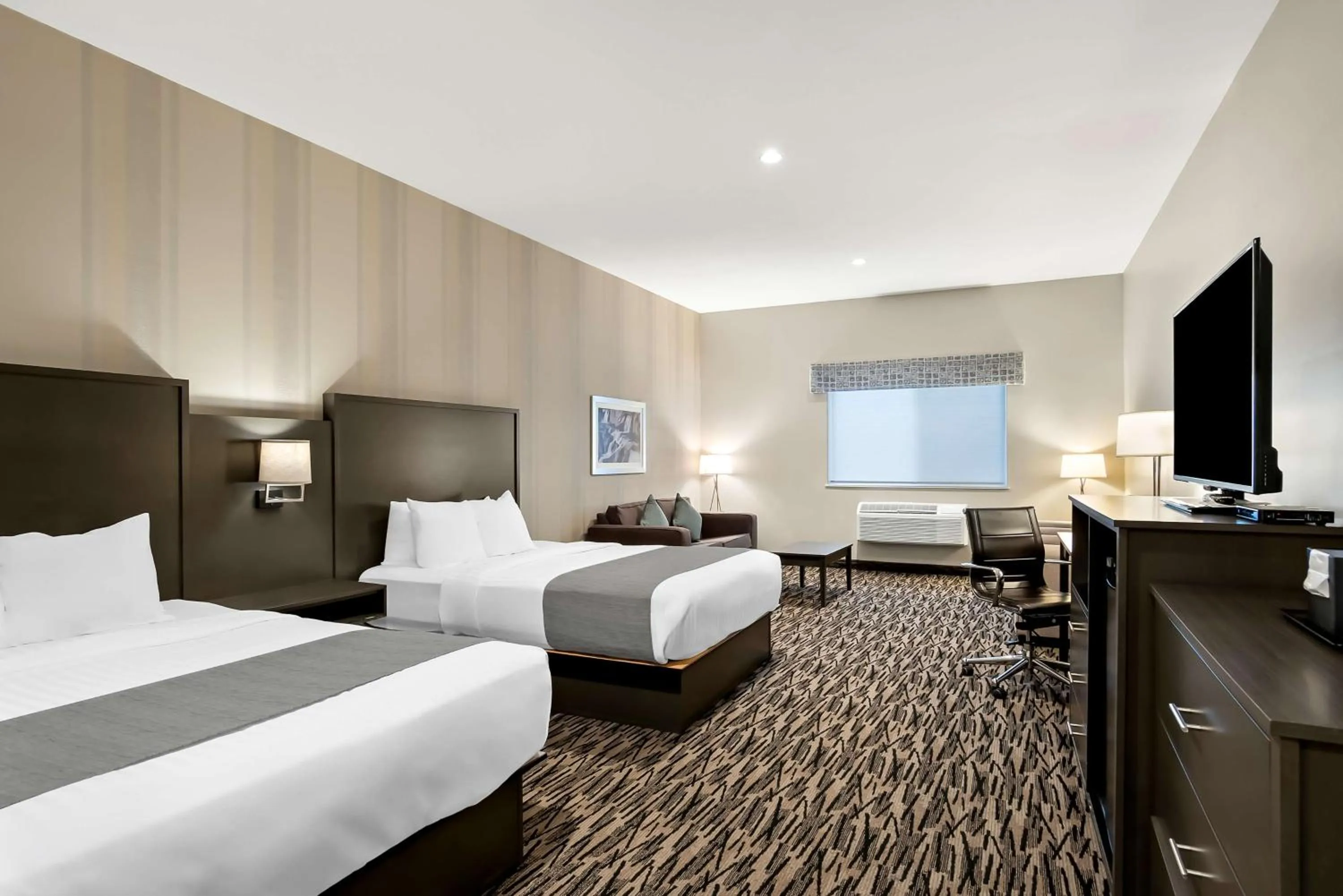 Photo of the whole room, Bed in Best Western Sawtooth Inn and Suites