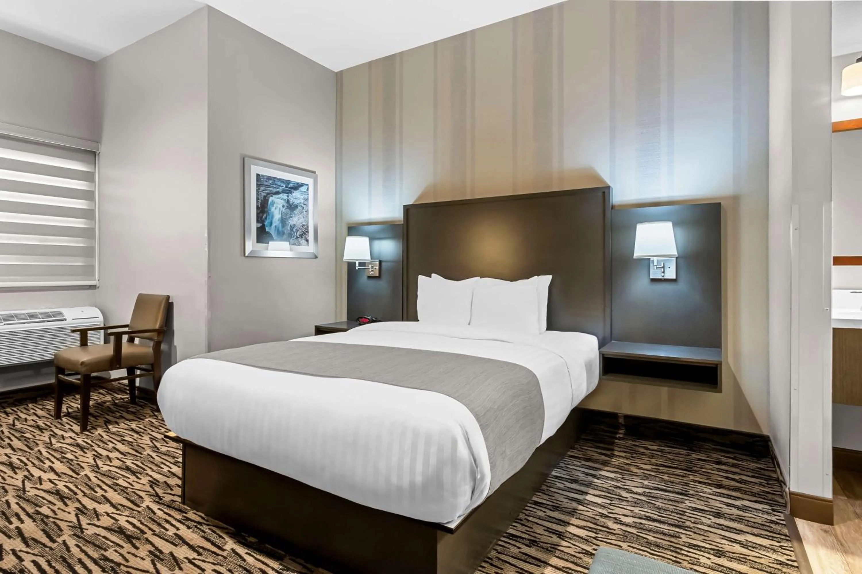 Photo of the whole room, Bed in Best Western Sawtooth Inn and Suites