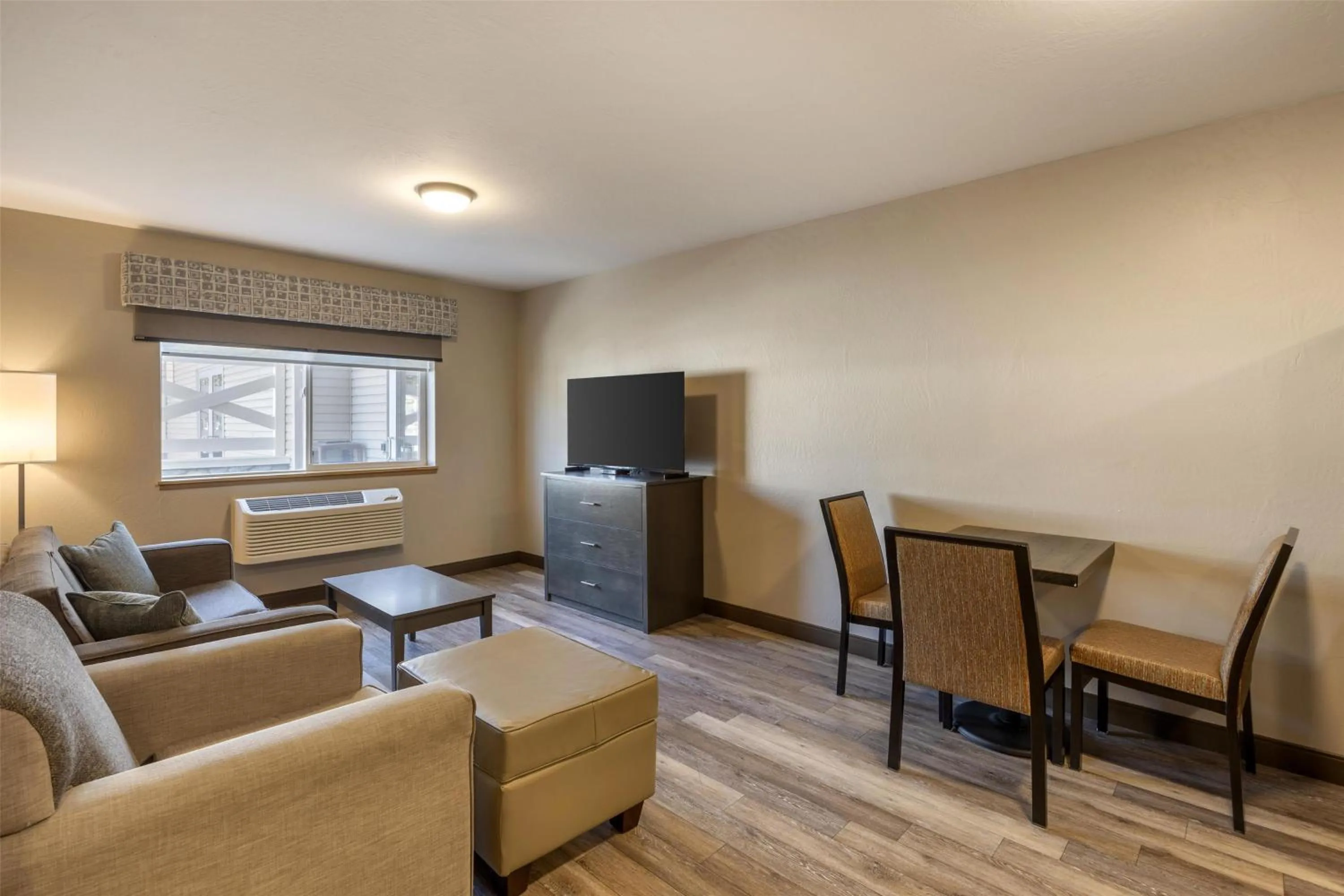 Bedroom in Best Western Sawtooth Inn and Suites
