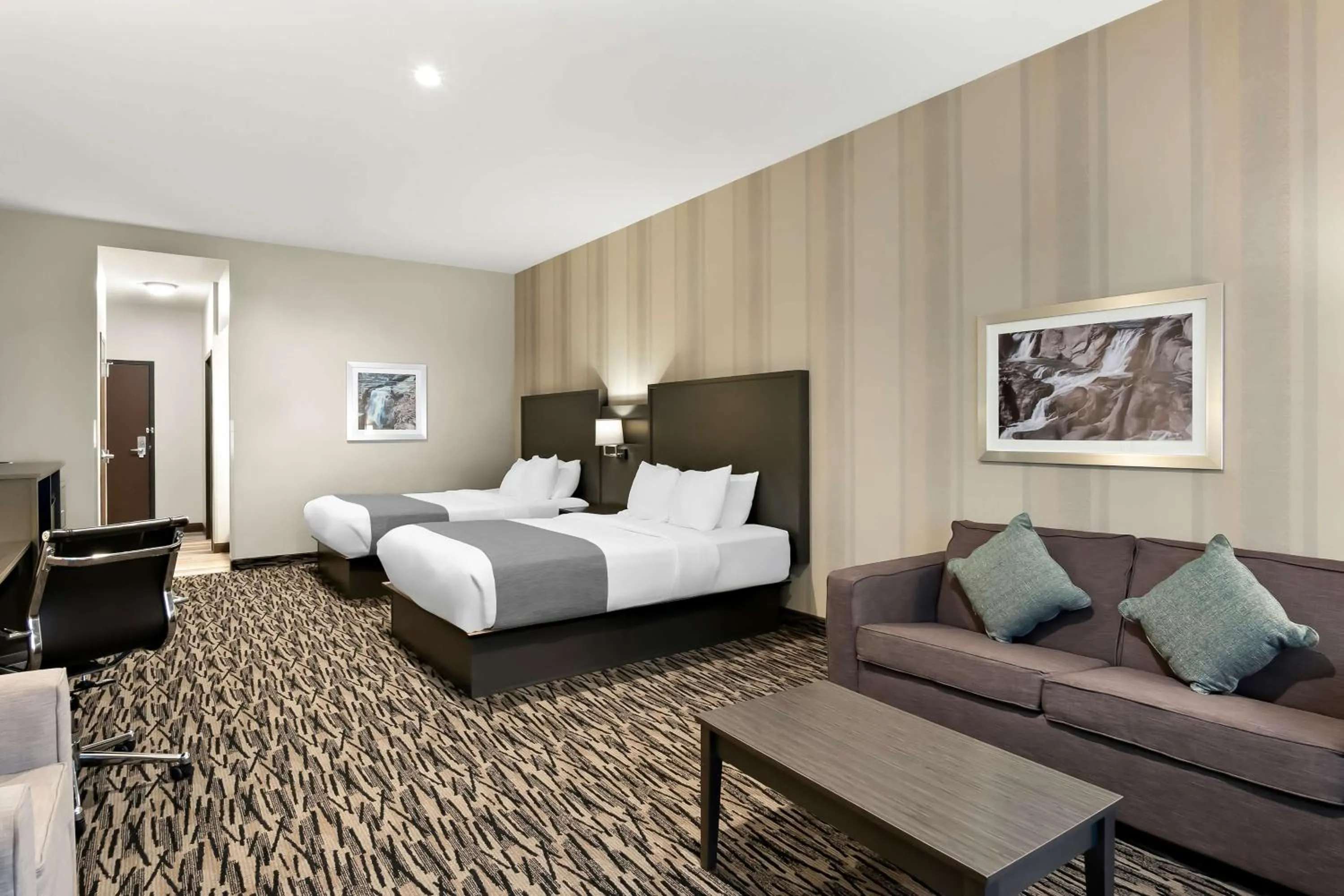 Photo of the whole room, Bed in Best Western Sawtooth Inn and Suites